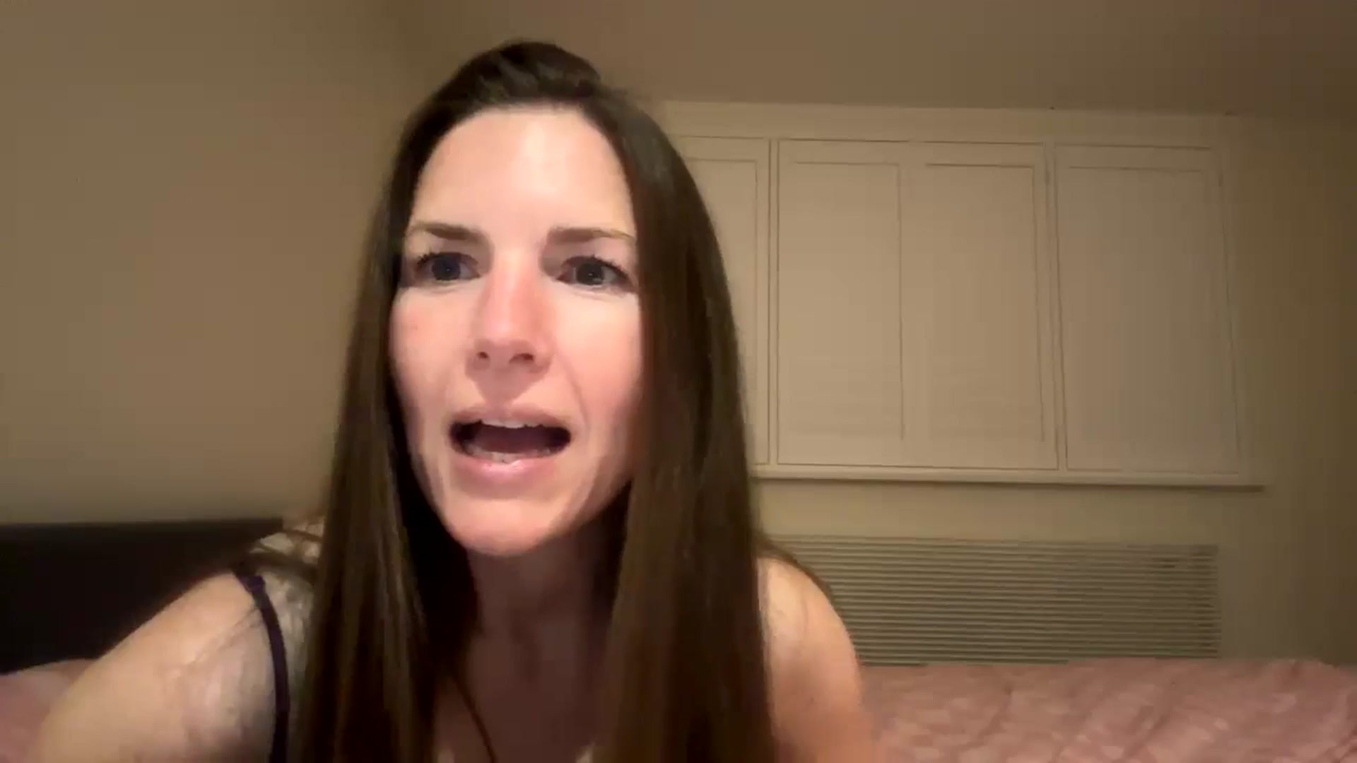 Gallery image thumbnail from Hornyharriet1's myfreecams stream on, 06/06/2024, 23:09 image 13 of 20