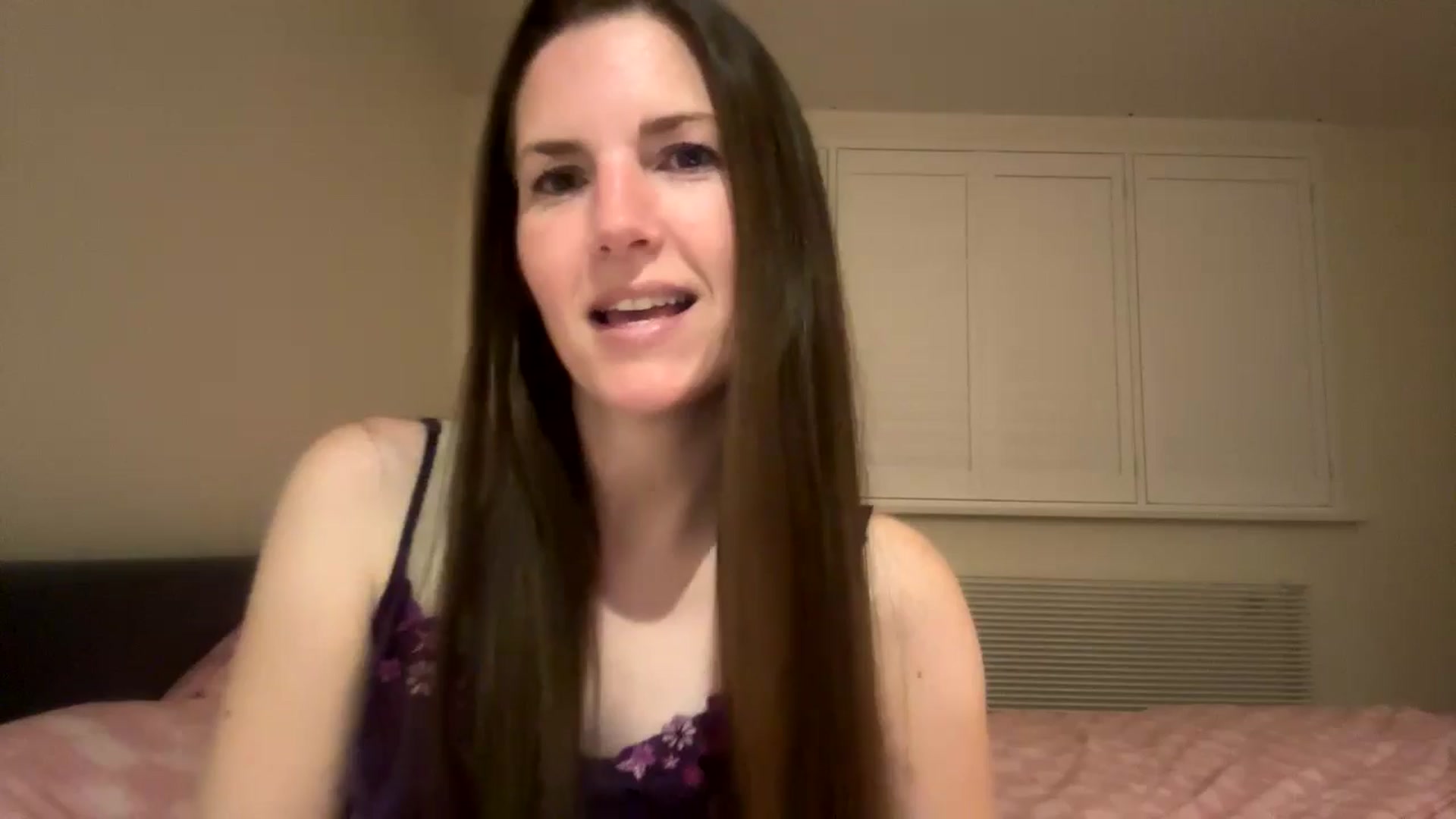 Gallery image thumbnail from Hornyharriet1's myfreecams stream on, 06/06/2024, 23:09 image 6 of 20