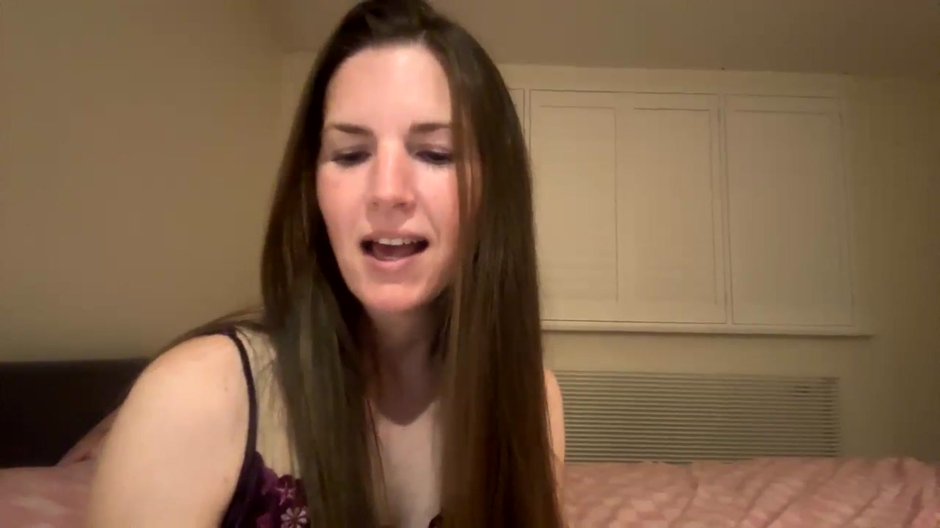 Gallery image thumbnail from Hornyharriet1's myfreecams stream on, 06/06/2024, 23:09 image 18 of 20
