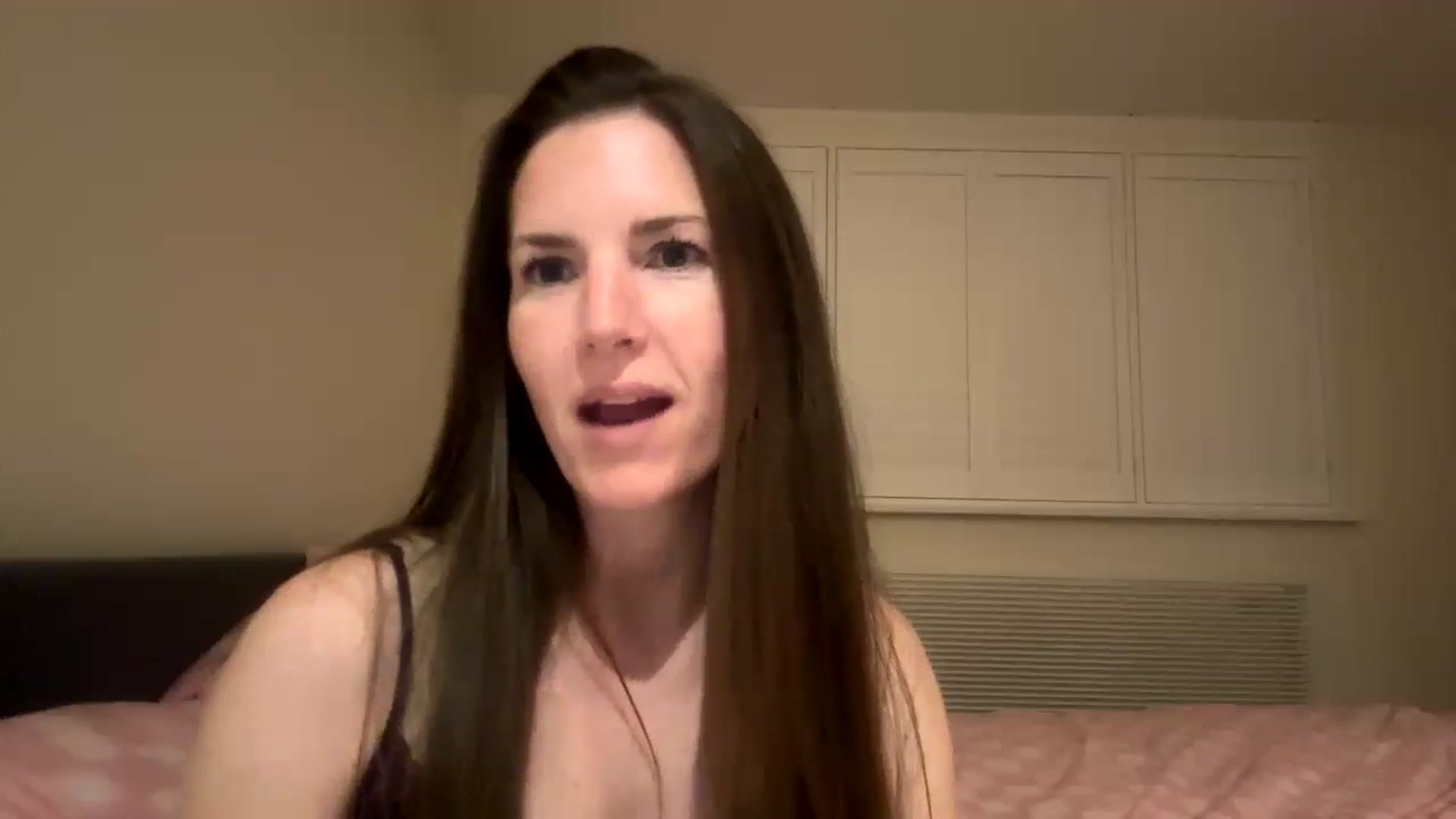 Gallery image thumbnail from Hornyharriet1's myfreecams stream on, 06/06/2024, 23:09 image 12 of 20