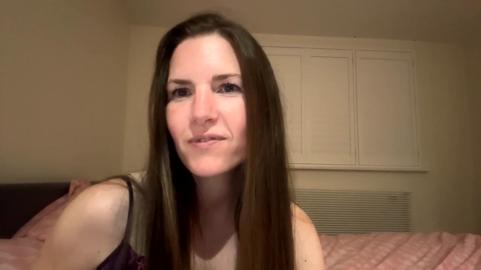 Gallery image thumbnail from Hornyharriet1's myfreecams stream on, 06/06/2024, 23:33 image 8 of 20