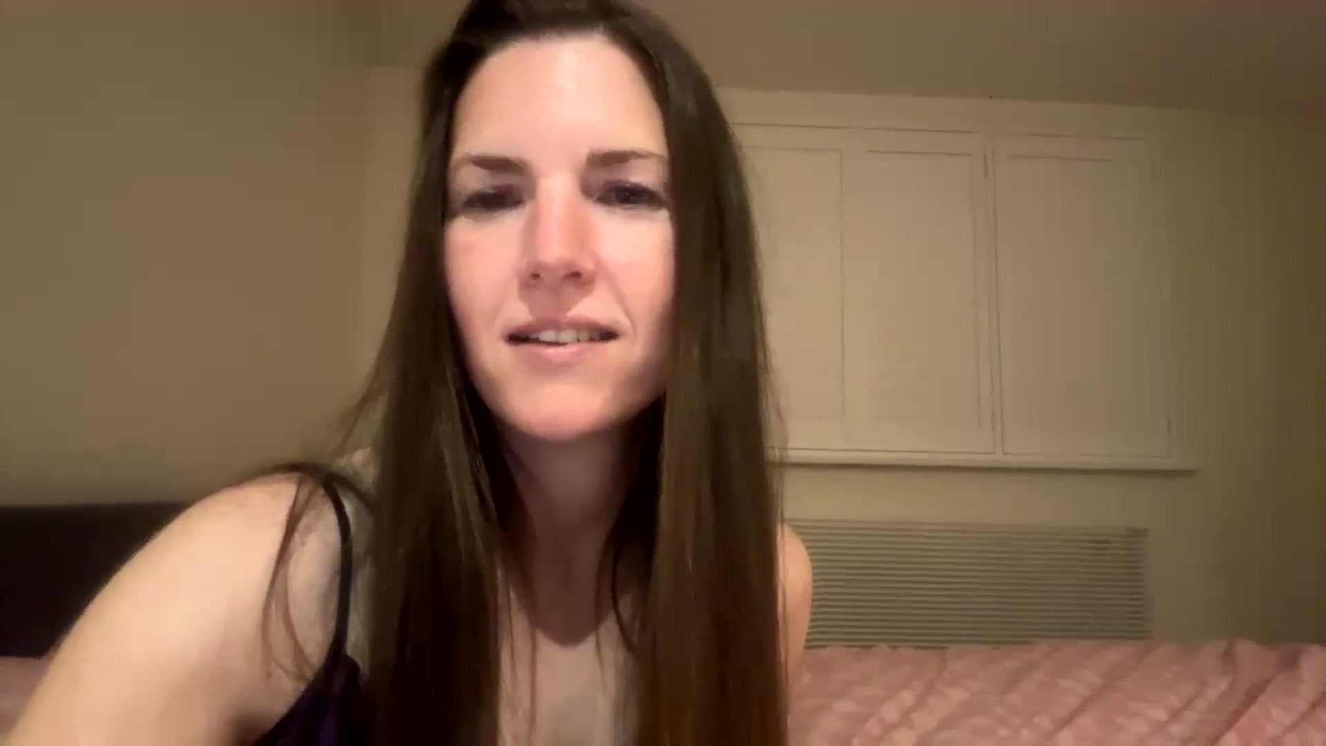 Gallery image thumbnail from Hornyharriet1's myfreecams stream on, 06/06/2024, 23:33 image 6 of 20