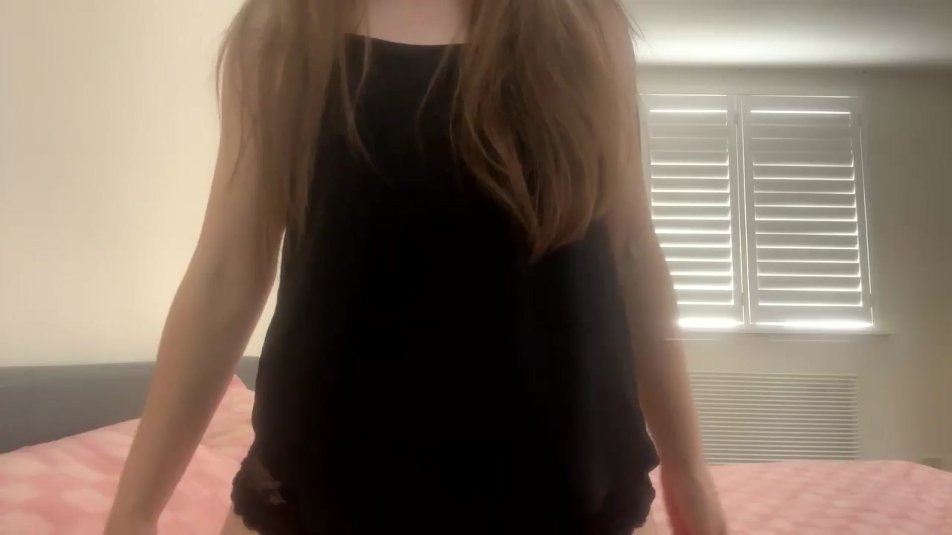 Gallery image thumbnail from Hornyharriet1's myfreecams stream on, 06/07/2024, 12:39 image 7 of 20