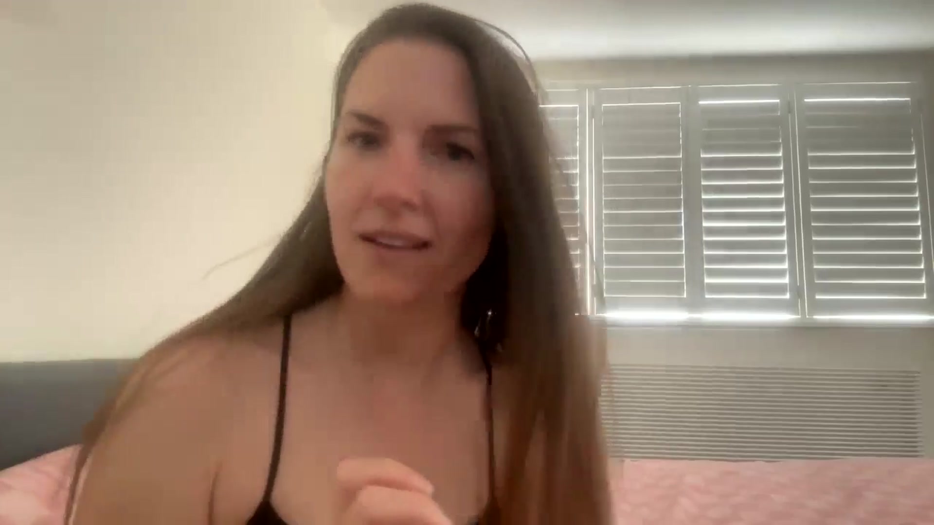 Gallery image thumbnail from Hornyharriet1's myfreecams stream on, 06/07/2024, 12:39 image 15 of 20
