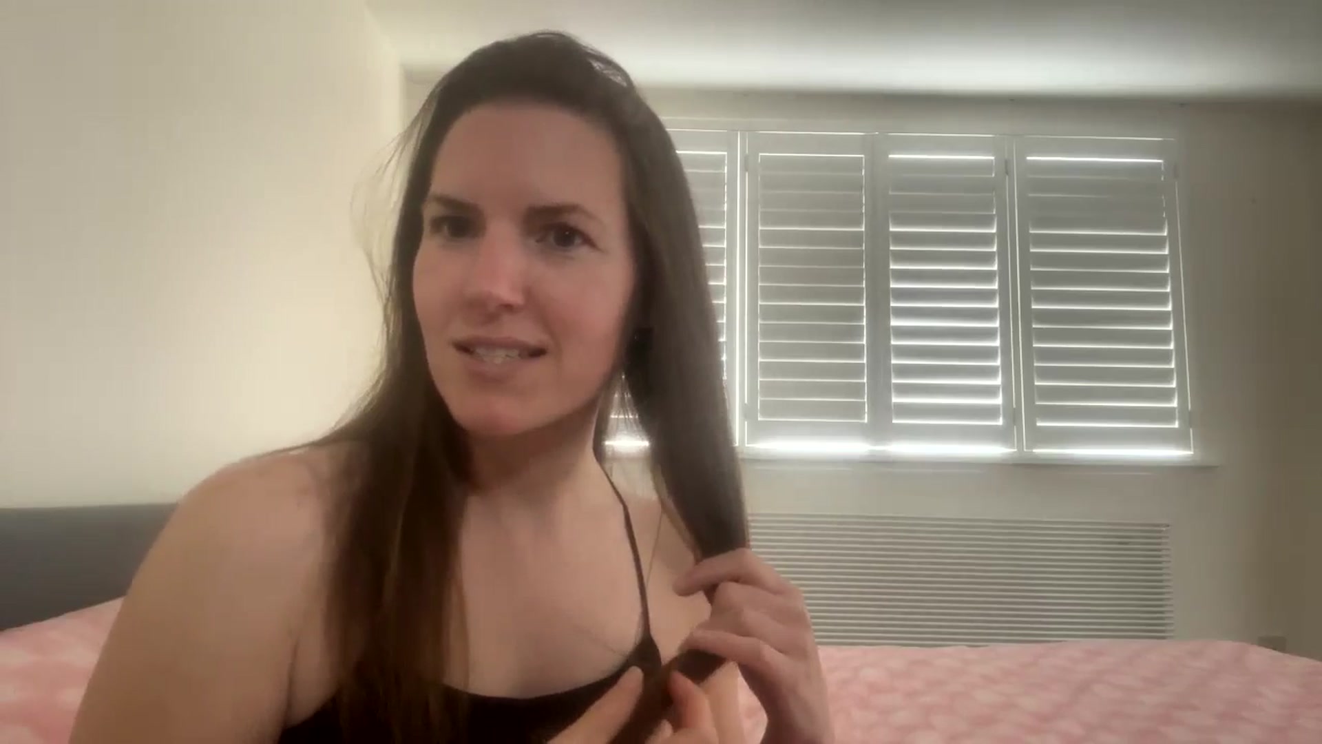 Gallery image thumbnail from Hornyharriet1's myfreecams stream on, 06/07/2024, 12:39 image 10 of 20