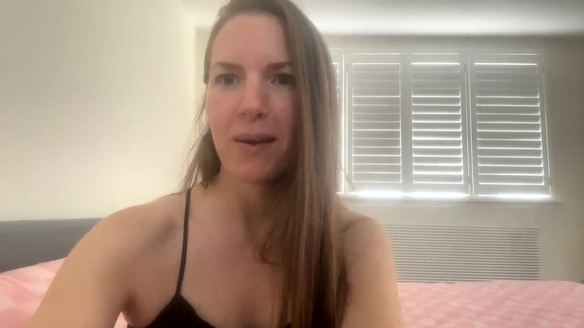 Gallery image thumbnail from Hornyharriet1's myfreecams stream on, 06/07/2024, 12:39 image 2 of 20
