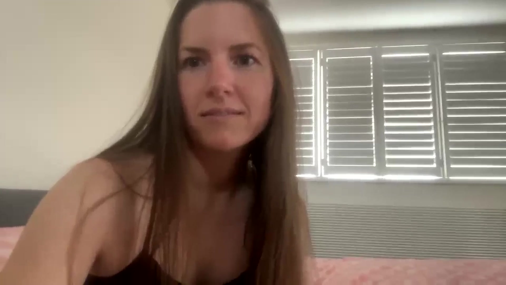 Gallery image thumbnail from Hornyharriet1's myfreecams stream on, 06/07/2024, 12:57 image 12 of 20