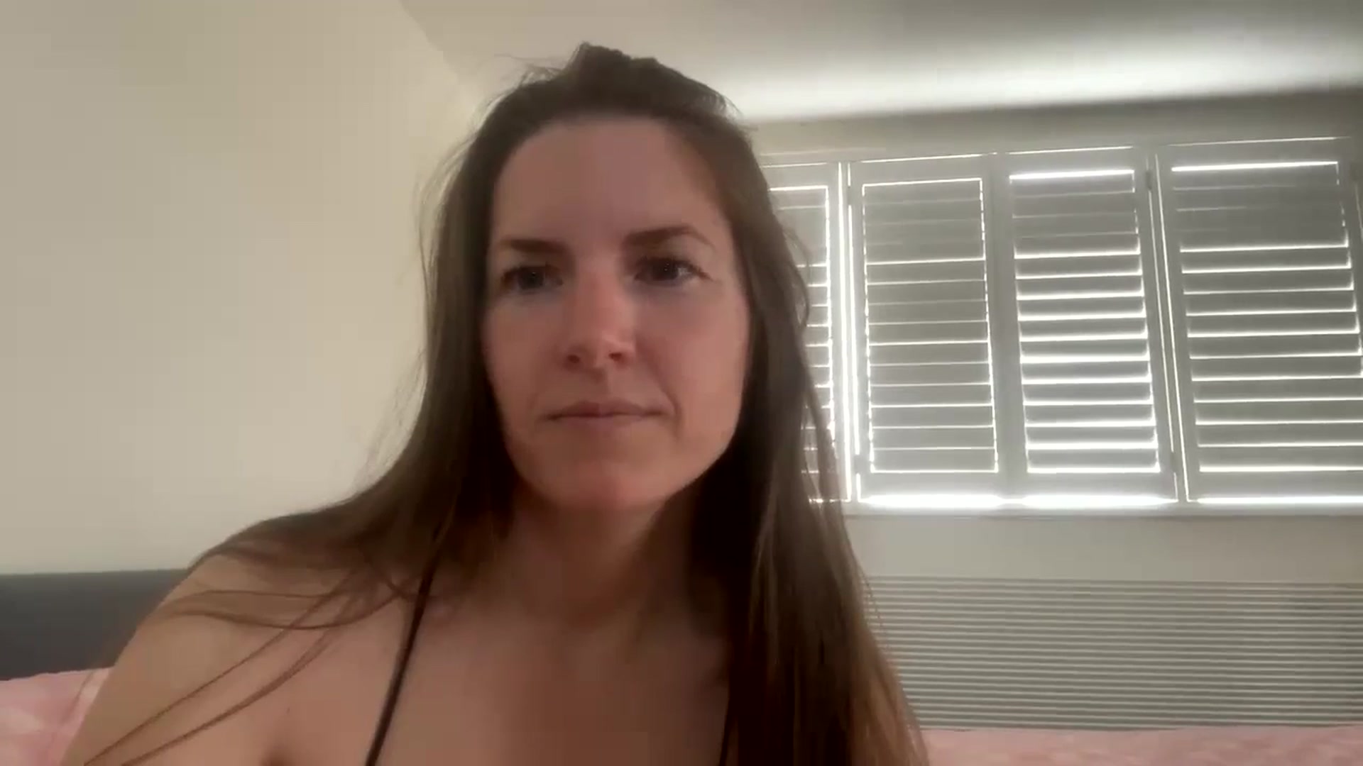 Gallery image thumbnail from Hornyharriet1's myfreecams stream on, 06/07/2024, 12:57 image 10 of 20