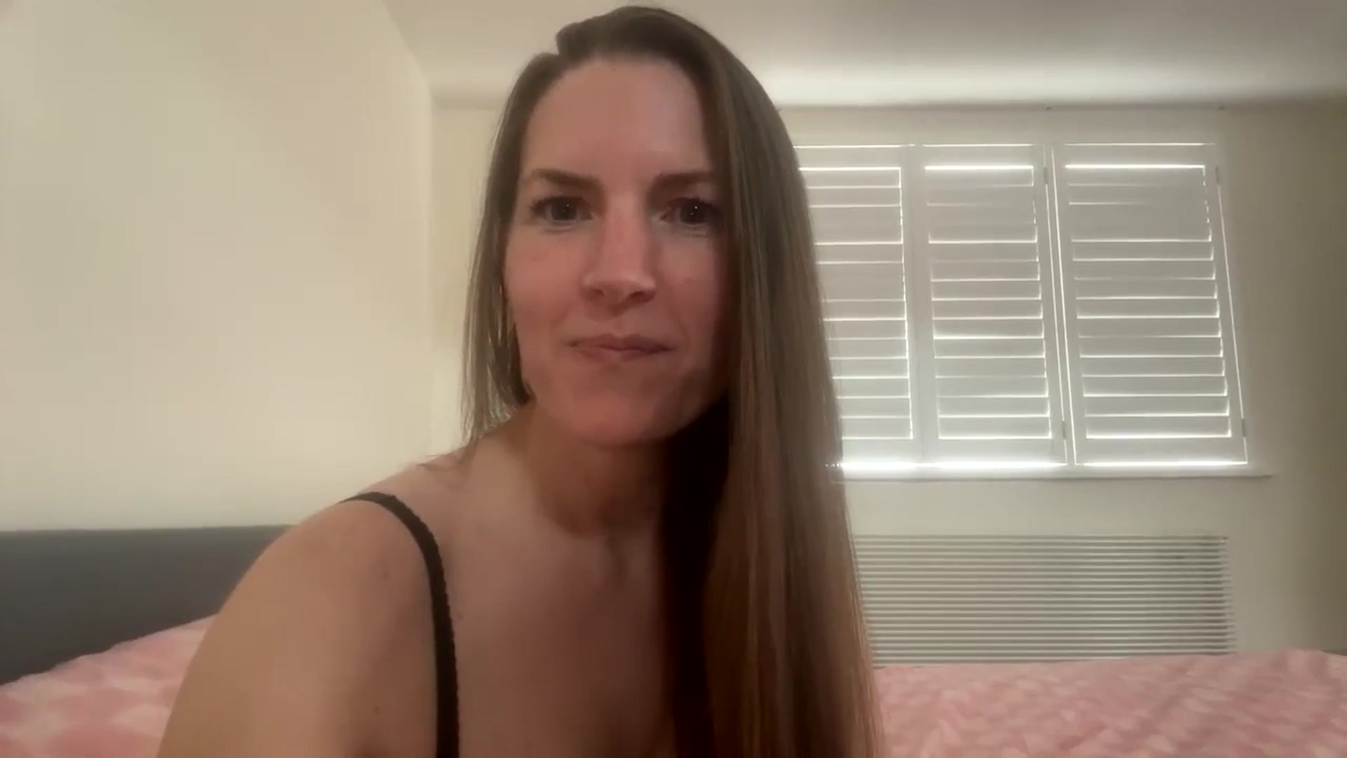 Gallery image thumbnail from Hornyharriet1's myfreecams stream on, 06/07/2024, 15:19 image 16 of 20