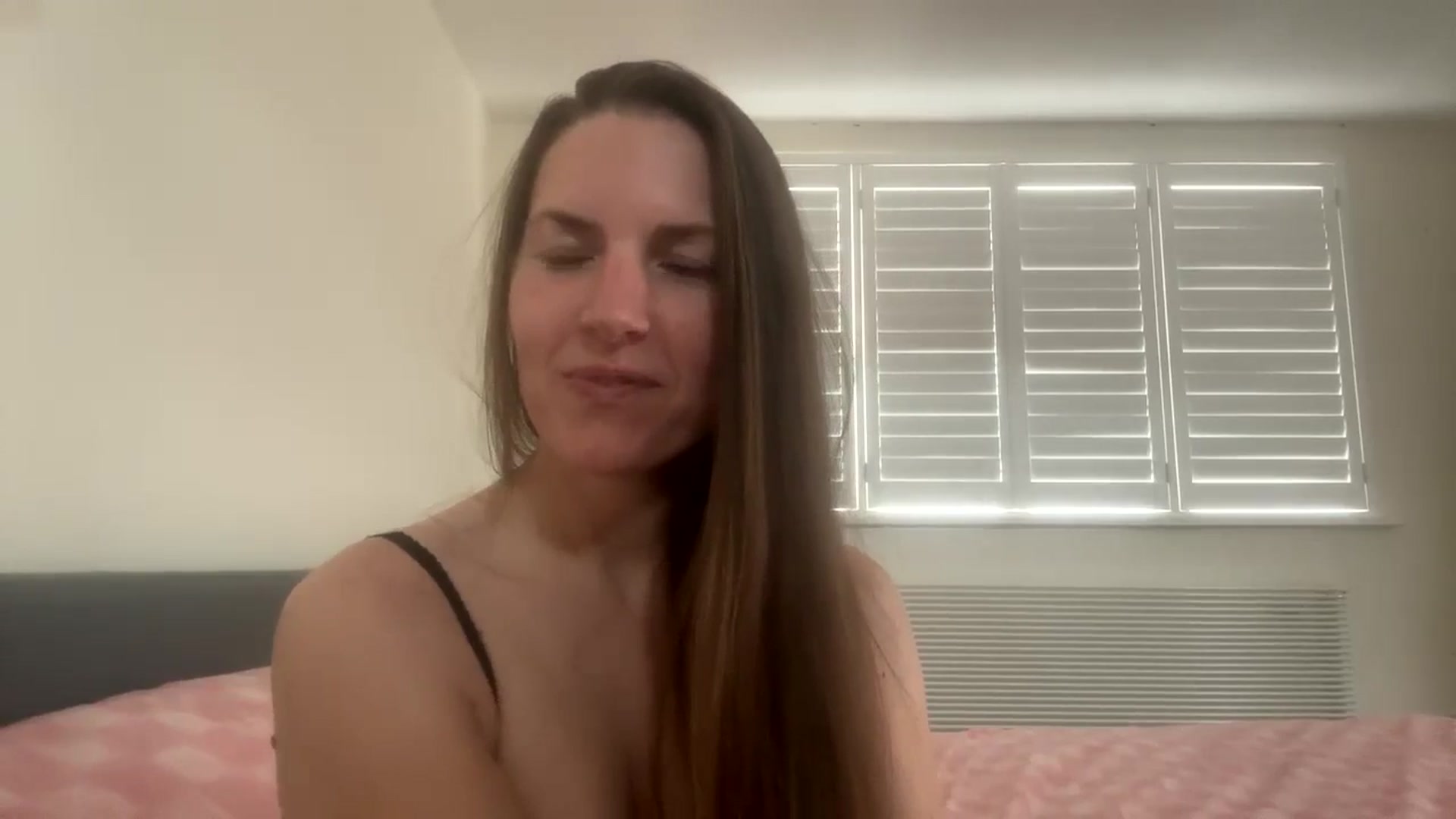 Gallery image thumbnail from Hornyharriet1's myfreecams stream on, 06/07/2024, 15:19 image 20 of 20