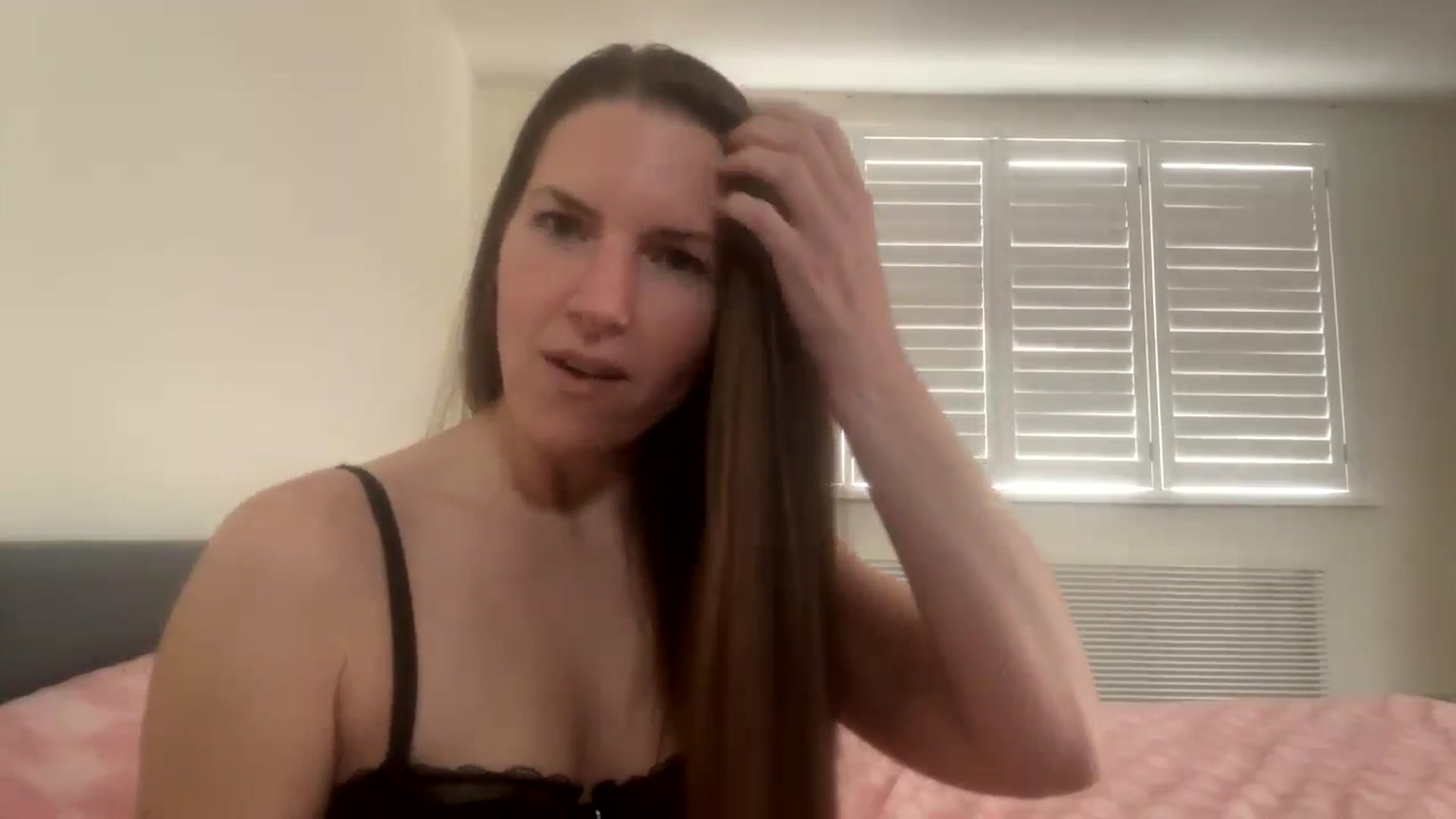 Gallery image thumbnail from Hornyharriet1's myfreecams stream on, 06/07/2024, 15:19 image 2 of 20