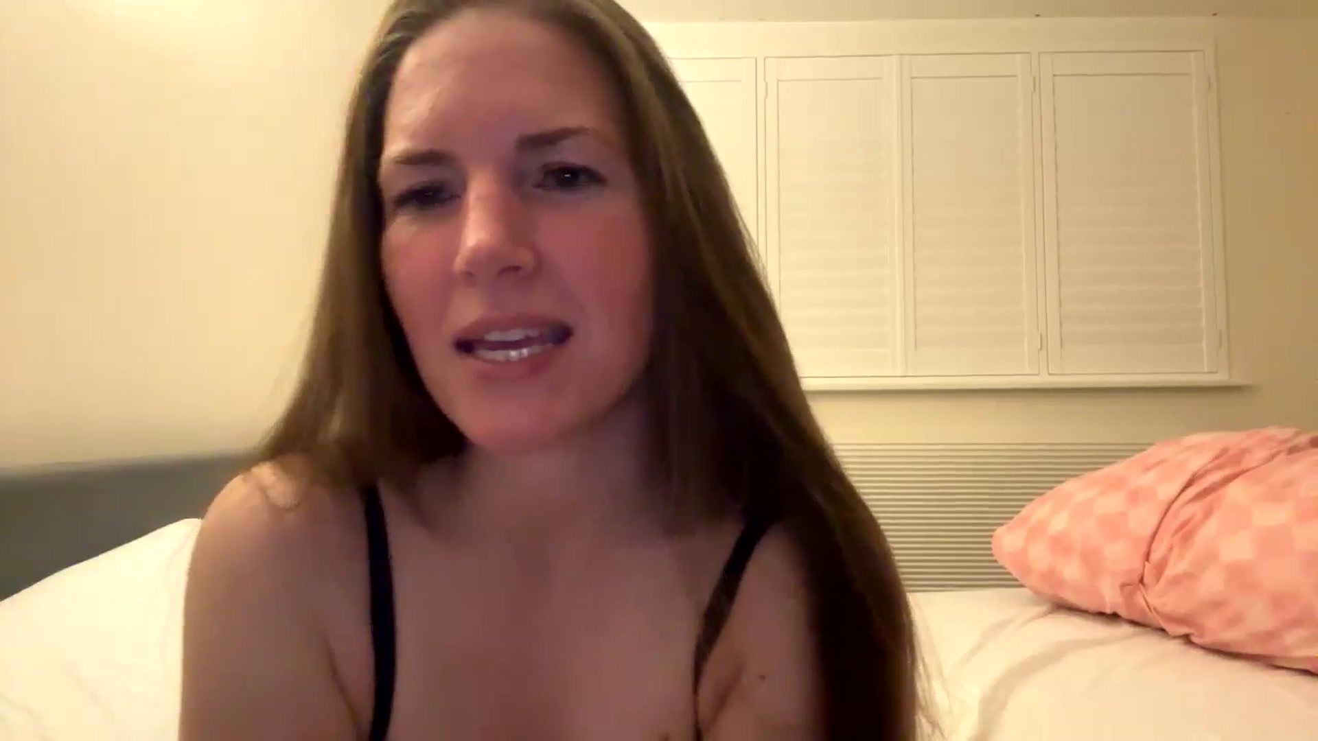 Gallery image thumbnail from Hornyharriet1's myfreecams stream on, 06/09/2024, 24:21 image 10 of 20