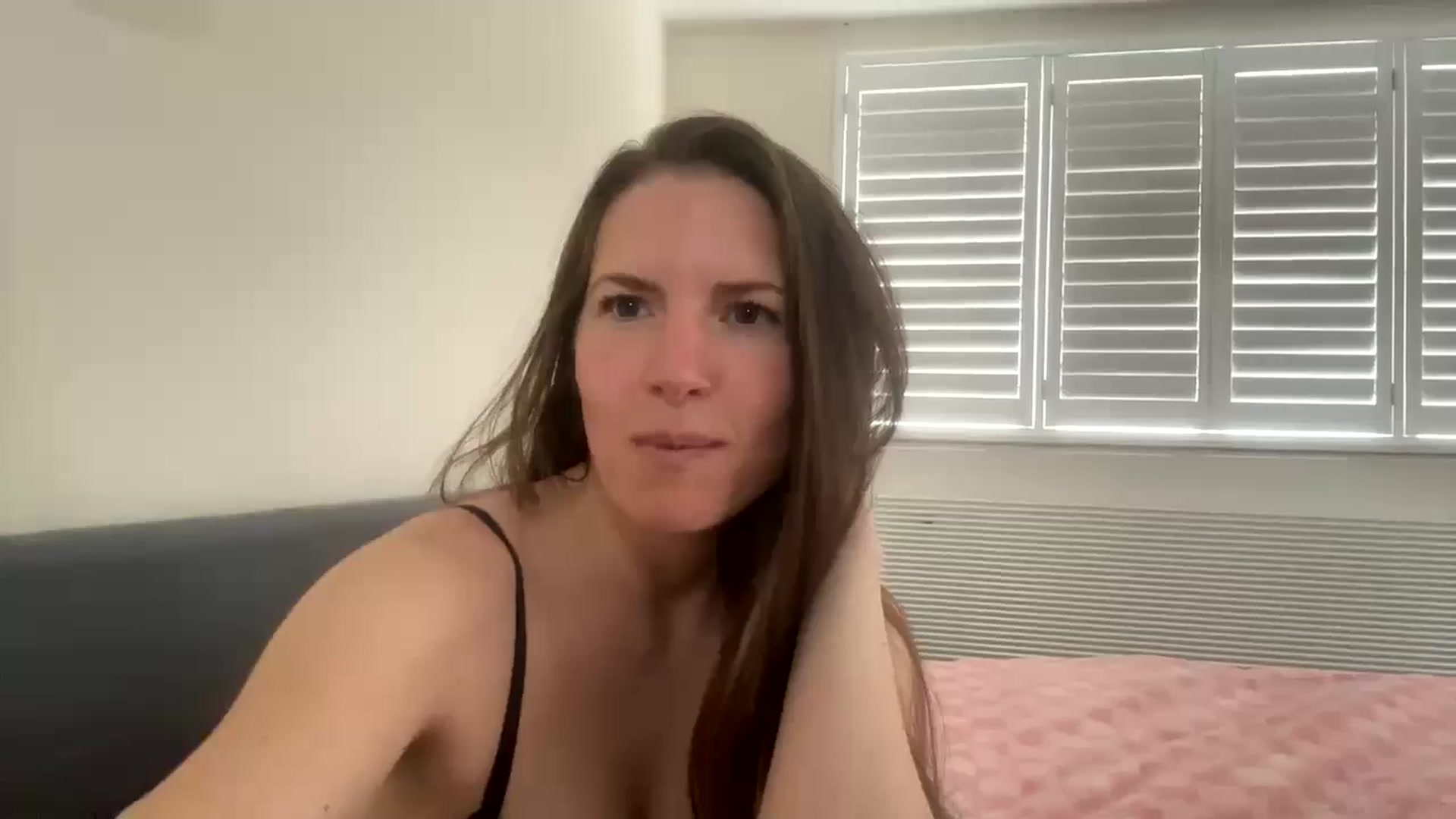 Gallery image thumbnail from Hornyharriet1's myfreecams stream on, 06/10/2024, 11:49 image 8 of 20