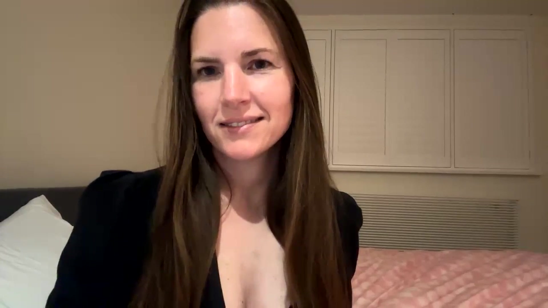 Gallery image thumbnail from Hornyharriet1's myfreecams stream on, 06/11/2024, 22:15 image 3 of 20