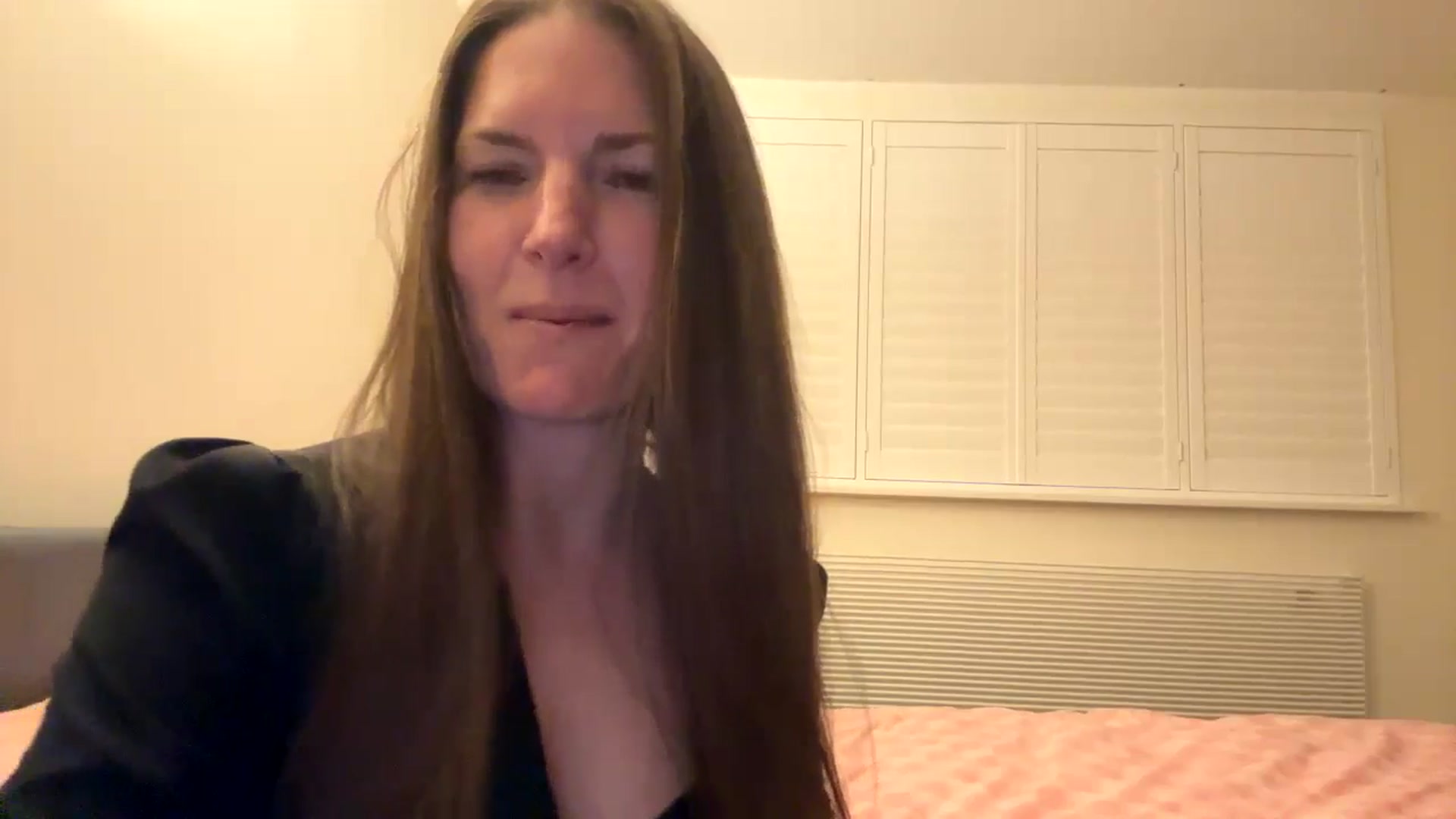 Gallery image thumbnail from Hornyharriet1's myfreecams stream on, 06/13/2024, 20:59 image 14 of 20