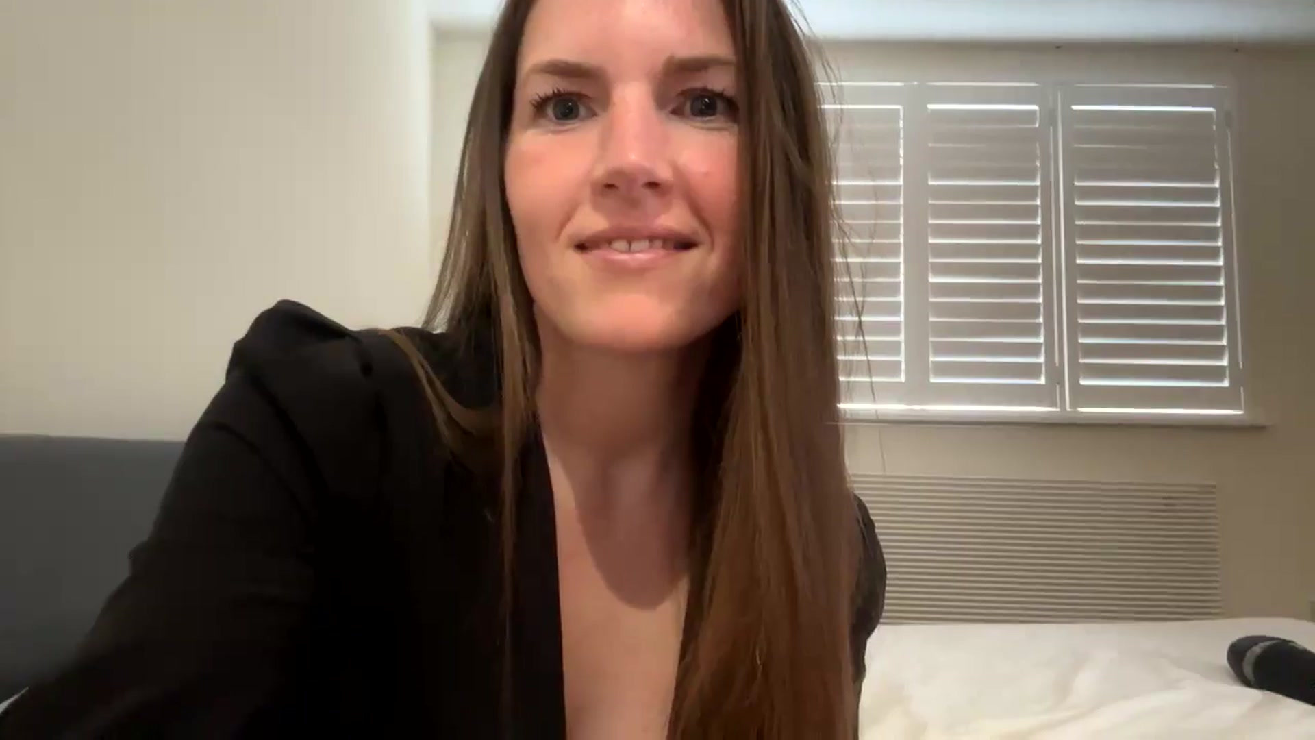 Gallery image thumbnail from Hornyharriet1's myfreecams stream on, 06/14/2024, 17:35 image 16 of 20