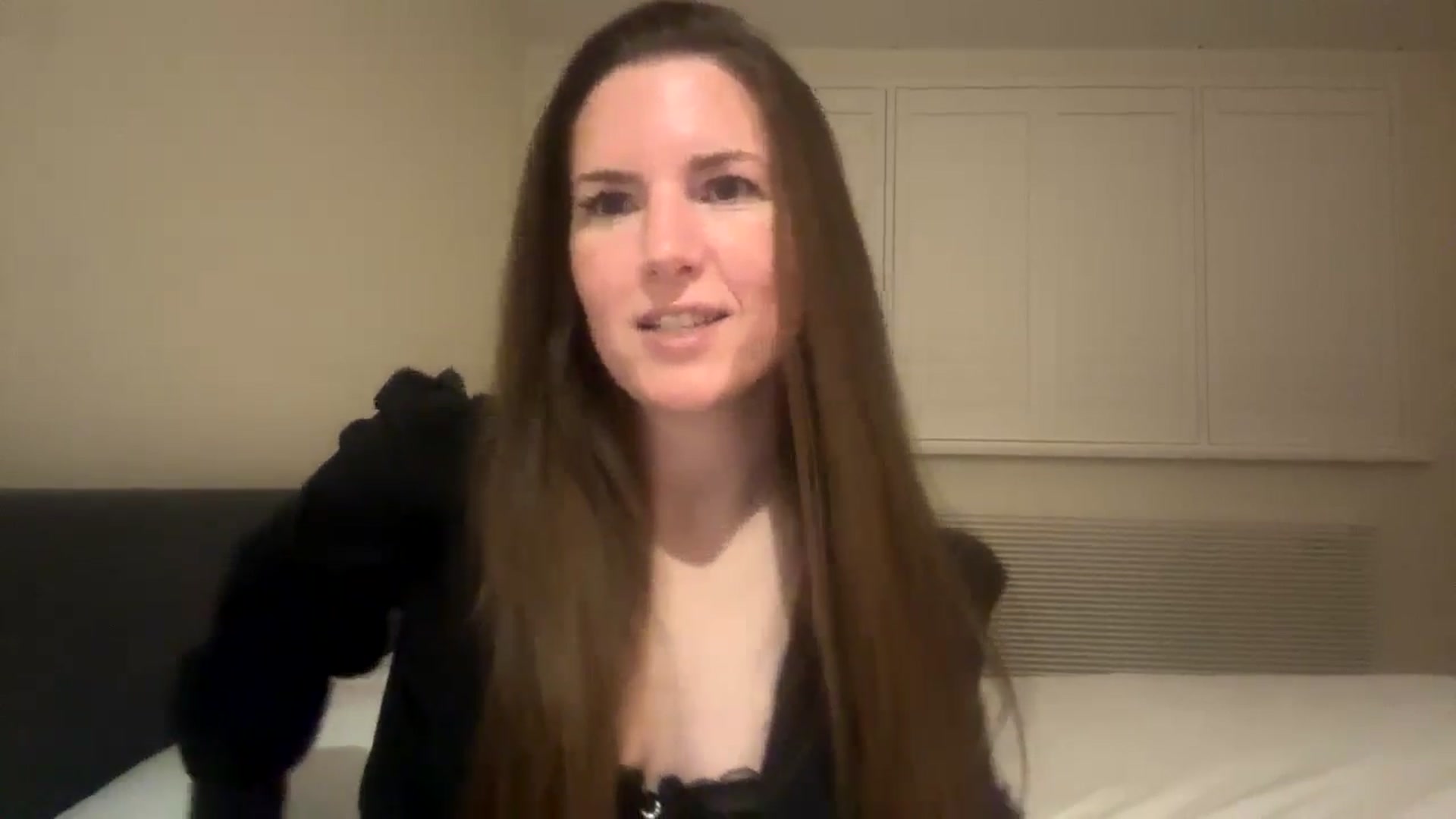 Gallery image thumbnail from Hornyharriet1's myfreecams stream on, 06/15/2024, 23:45 image 3 of 20