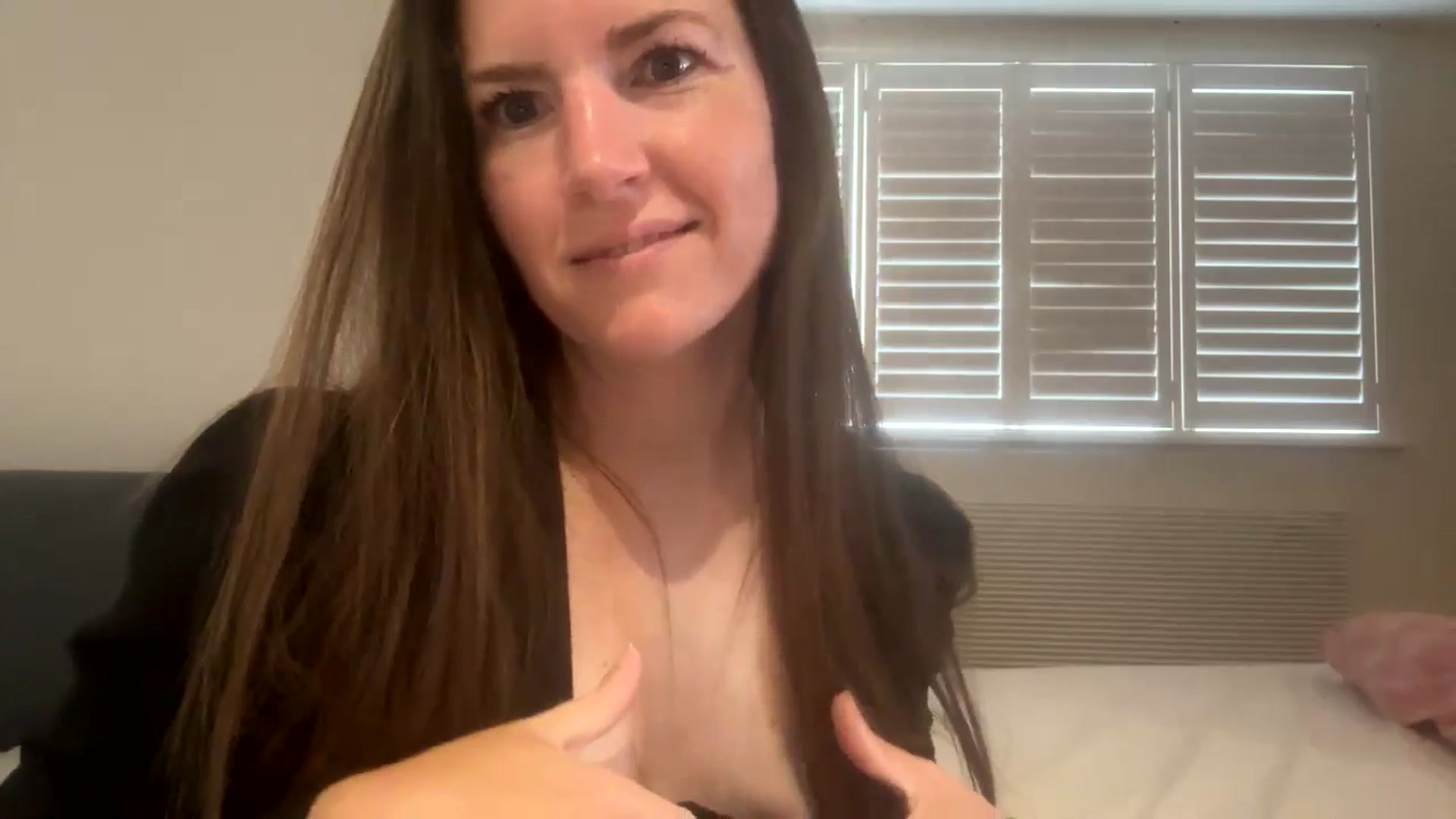 Gallery image thumbnail from Hornyharriet1's myfreecams stream on, 06/16/2024, 07:43 image 11 of 20