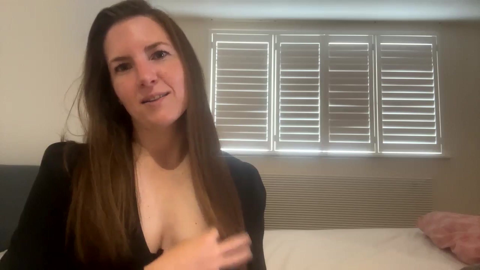Gallery image thumbnail from Hornyharriet1's myfreecams stream on, 06/16/2024, 08:27 image 18 of 20