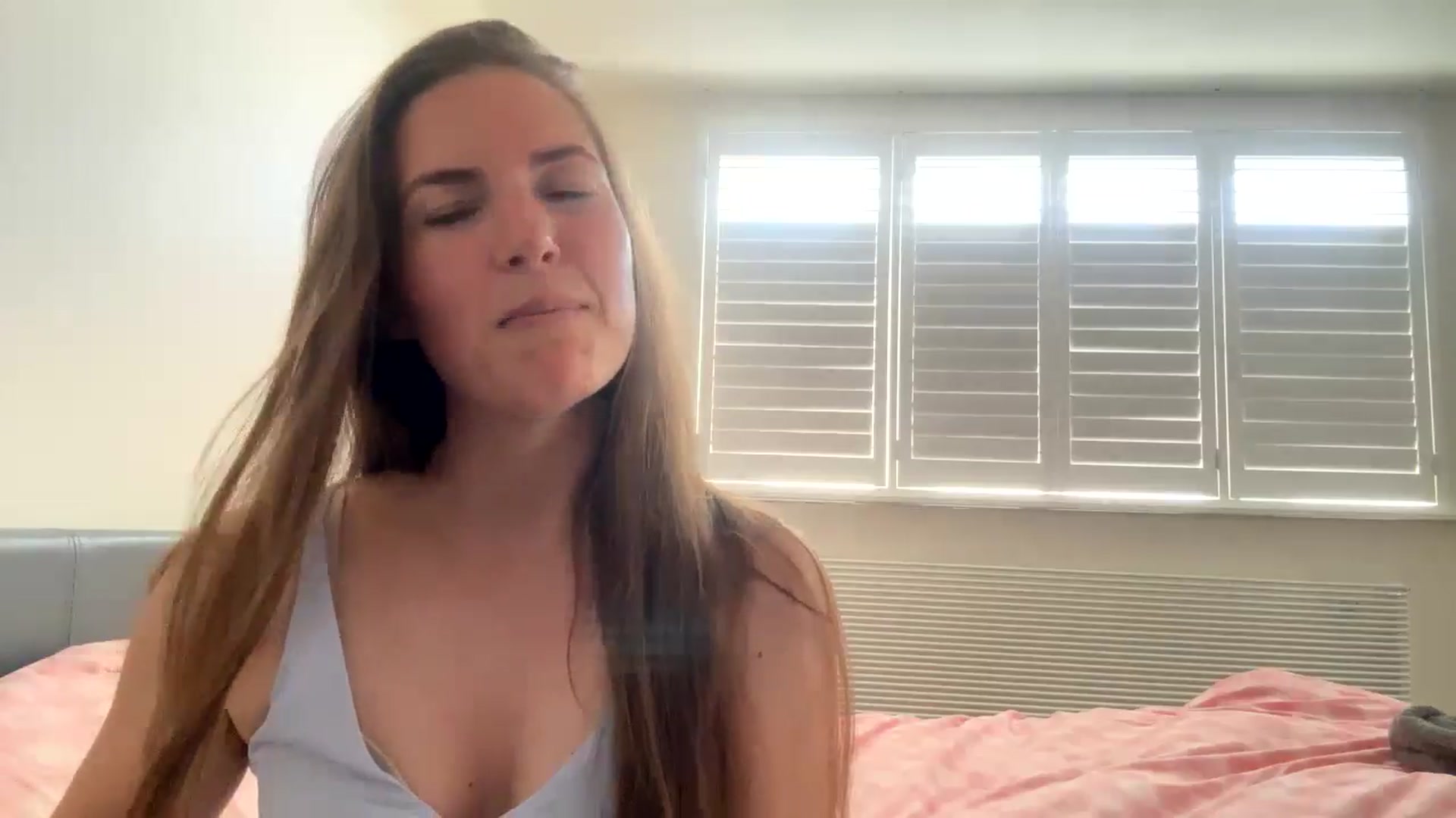 Gallery image thumbnail from Hornyharriet1's myfreecams stream on, 06/25/2024, 12:30 image 6 of 20