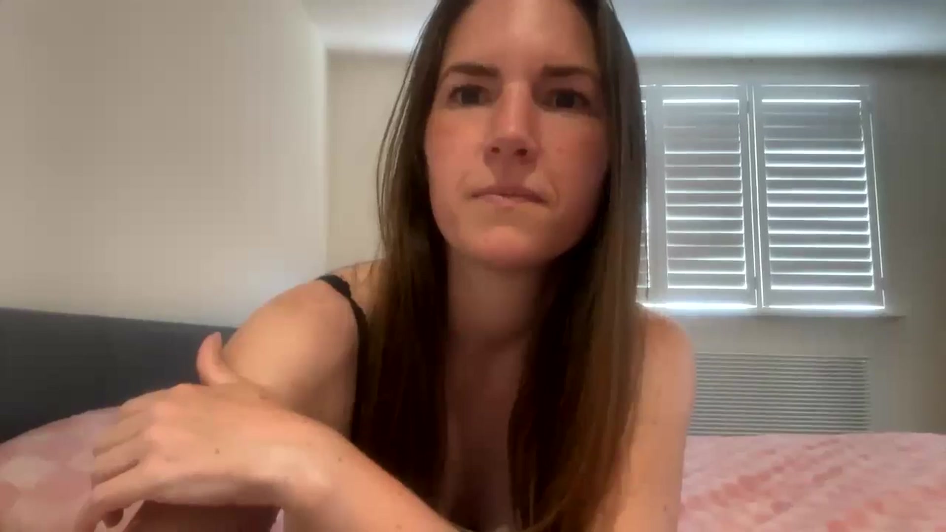 Gallery image thumbnail from Hornyharriet1's myfreecams stream on, 06/27/2024, 12:44 image 14 of 20