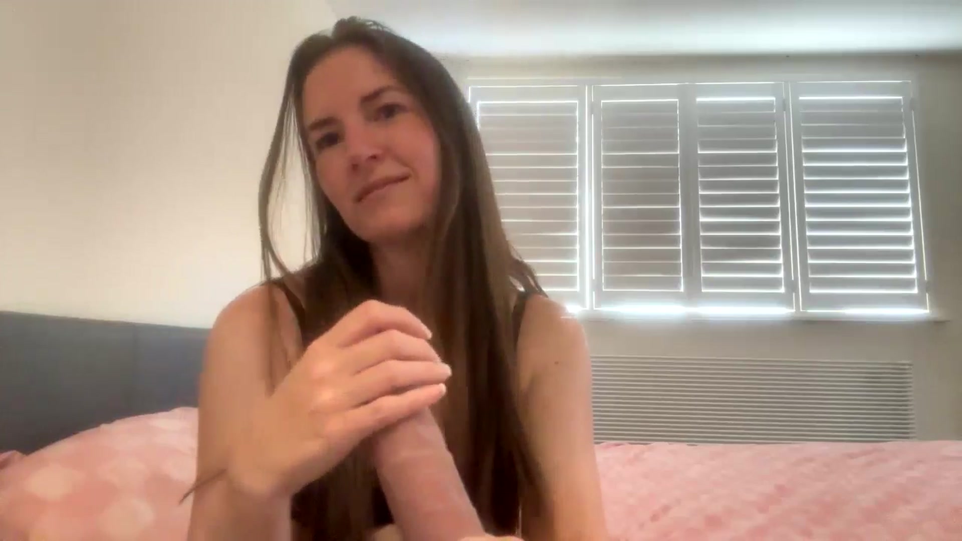 Gallery image thumbnail from Hornyharriet1's myfreecams stream on, 06/27/2024, 12:44 image 10 of 20