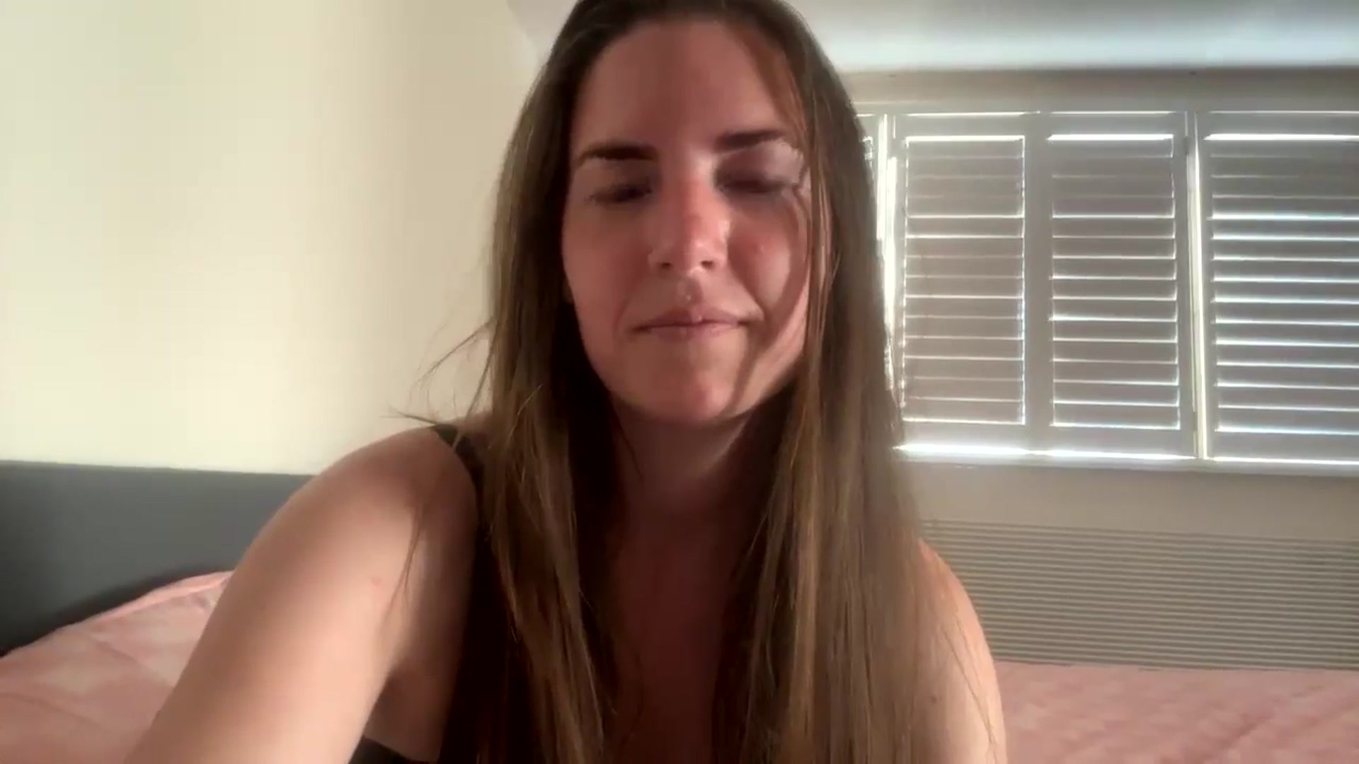 Gallery image thumbnail from Hornyharriet1's myfreecams stream on, 06/27/2024, 19:02 image 7 of 20