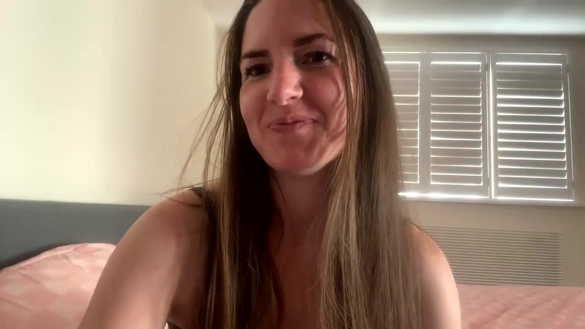 Gallery image thumbnail from Hornyharriet1's myfreecams stream on, 06/27/2024, 19:02 image 1 of 20
