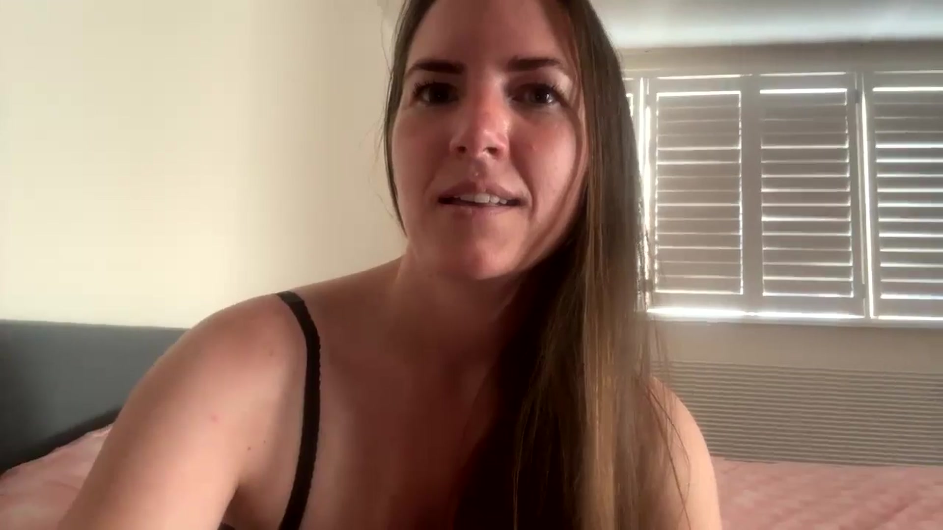 Gallery image thumbnail from Hornyharriet1's myfreecams stream on, 06/27/2024, 19:02 image 15 of 20