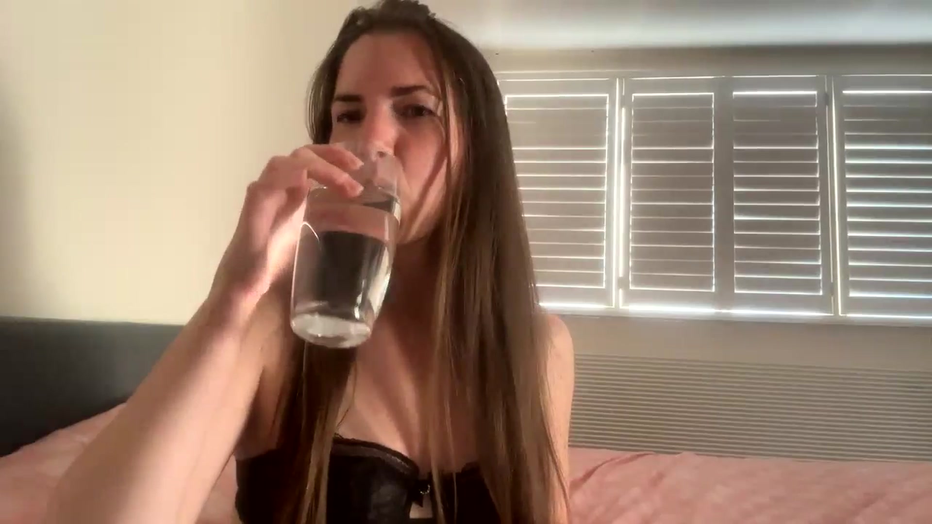 Gallery image thumbnail from Hornyharriet1's myfreecams stream on, 06/27/2024, 19:02 image 4 of 20