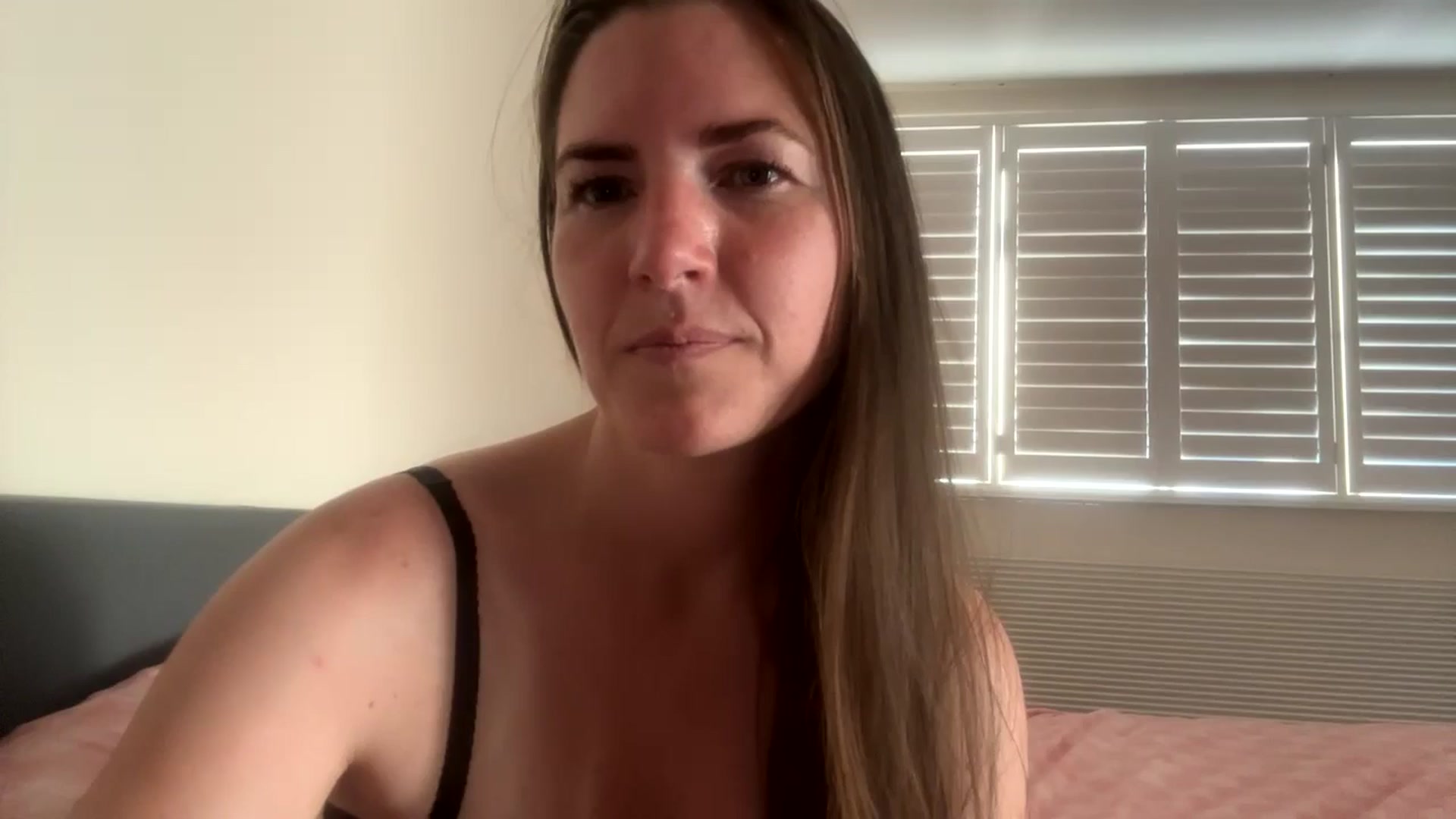 Gallery image thumbnail from Hornyharriet1's myfreecams stream on, 06/27/2024, 19:02 image 16 of 20