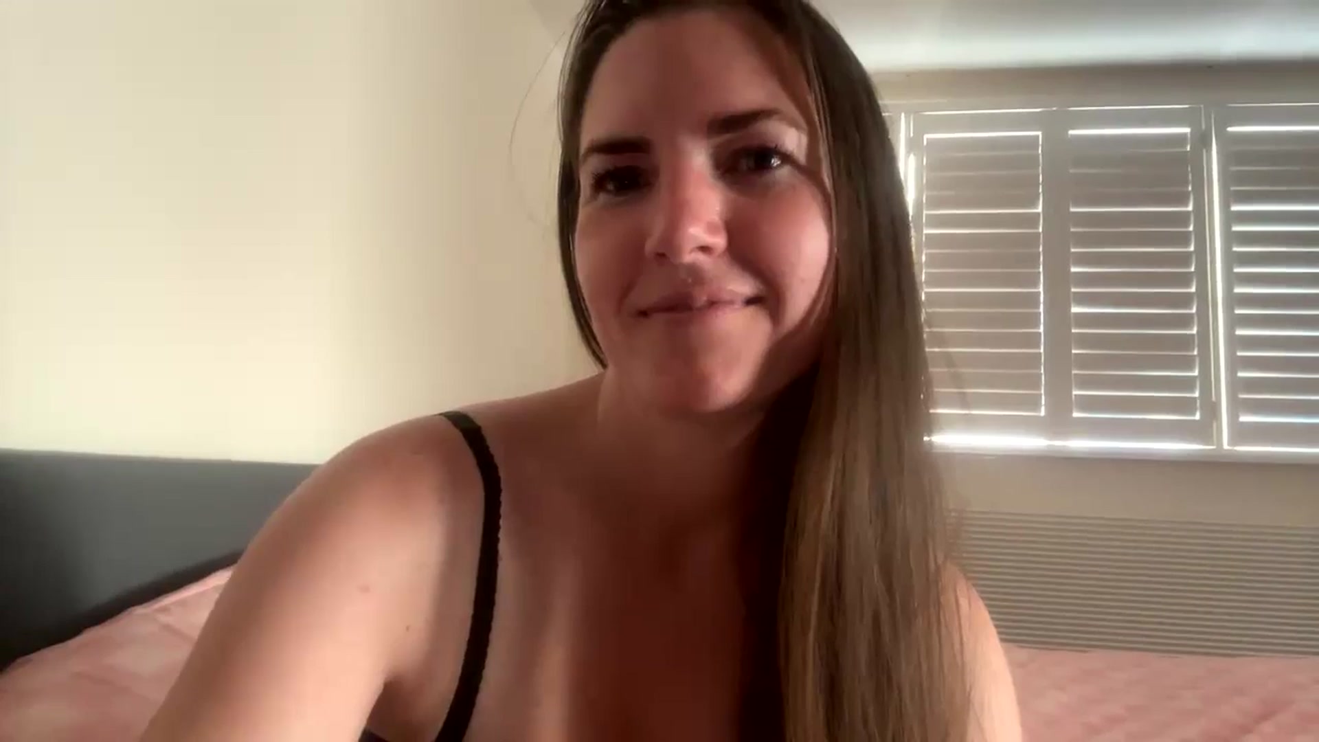 Gallery image thumbnail from Hornyharriet1's myfreecams stream on, 06/27/2024, 19:02 image 17 of 20