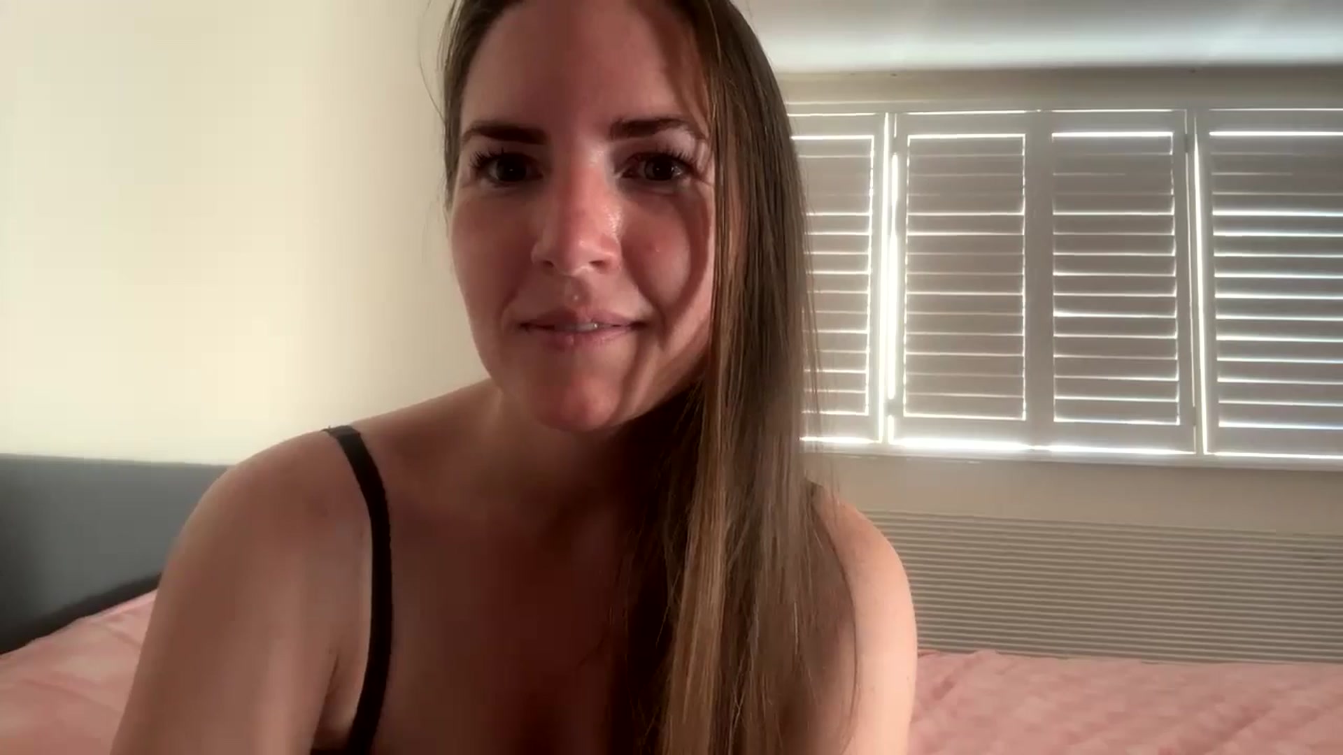 Gallery image thumbnail from Hornyharriet1's myfreecams stream on, 06/27/2024, 19:02 image 12 of 20