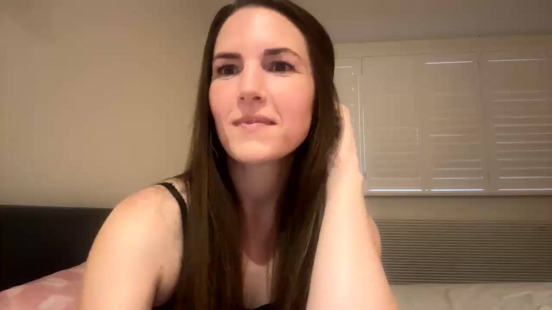 Gallery image thumbnail from Hornyharriet1's myfreecams stream on, 07/03/2024, 21:15 image 2 of 20
