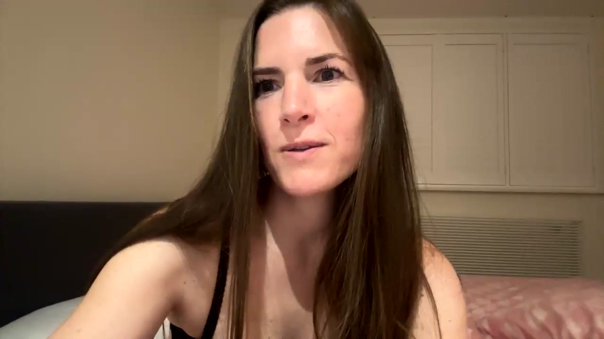 Gallery image thumbnail from Hornyharriet1's myfreecams stream on, 07/07/2024, 22:38 image 12 of 20