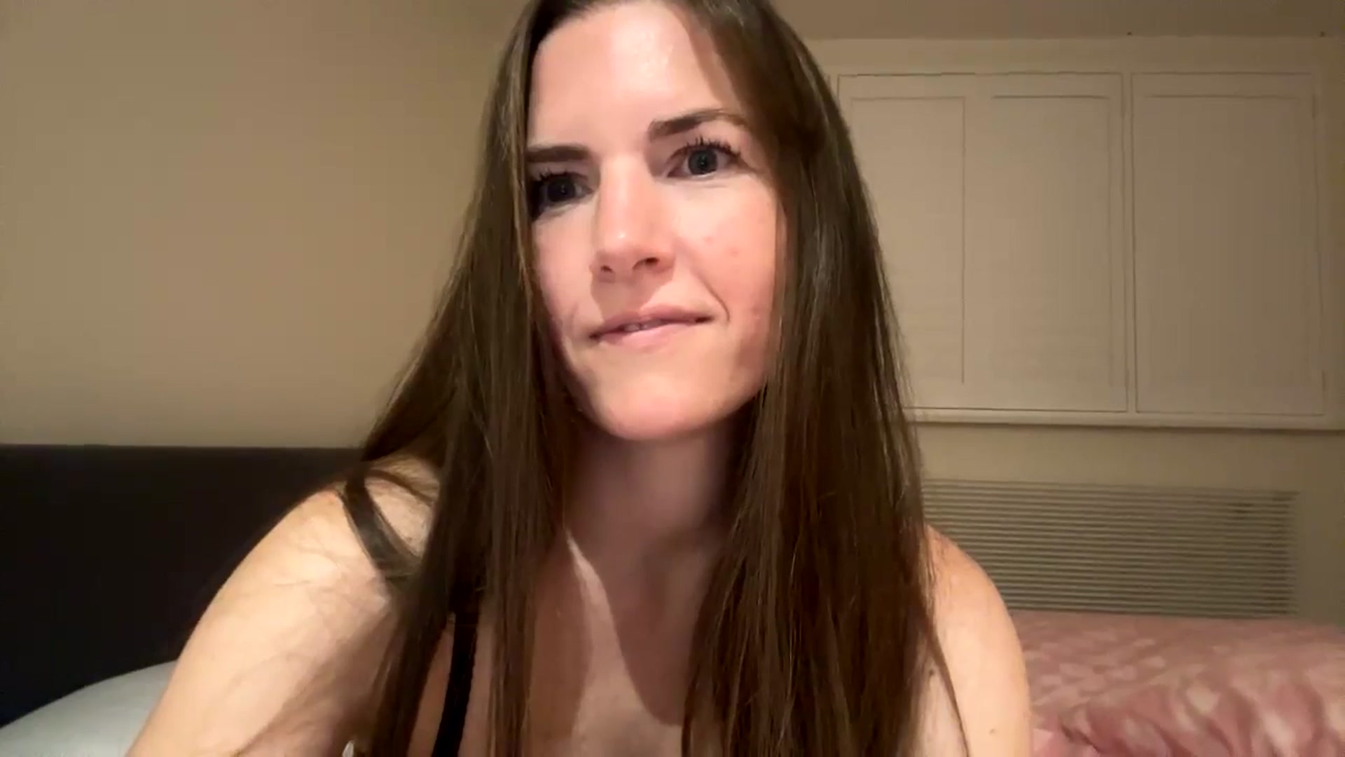 Gallery image thumbnail from Hornyharriet1's myfreecams stream on, 07/07/2024, 22:38 image 13 of 20