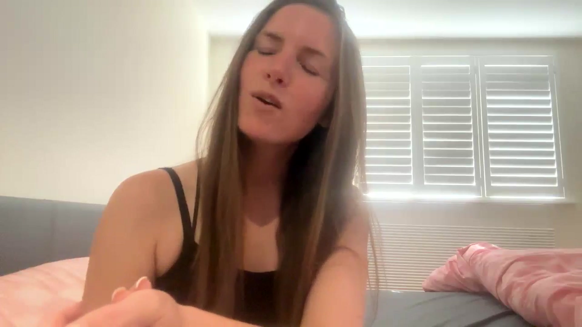 Gallery image thumbnail from Hornyharriet1's myfreecams stream on, 08/09/2024, 14:14 image 10 of 20