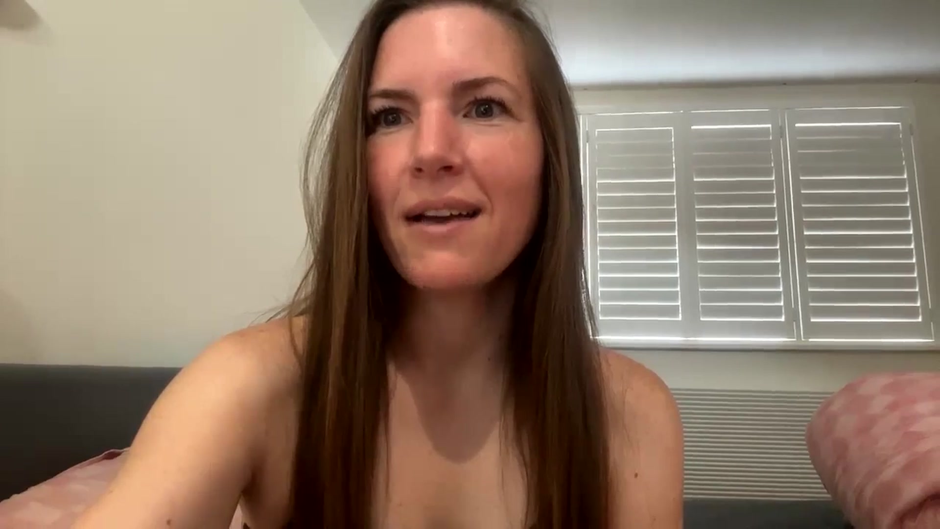 Gallery image thumbnail from Hornyharriet1's myfreecams stream on, 08/10/2024, 07:20 image 6 of 20
