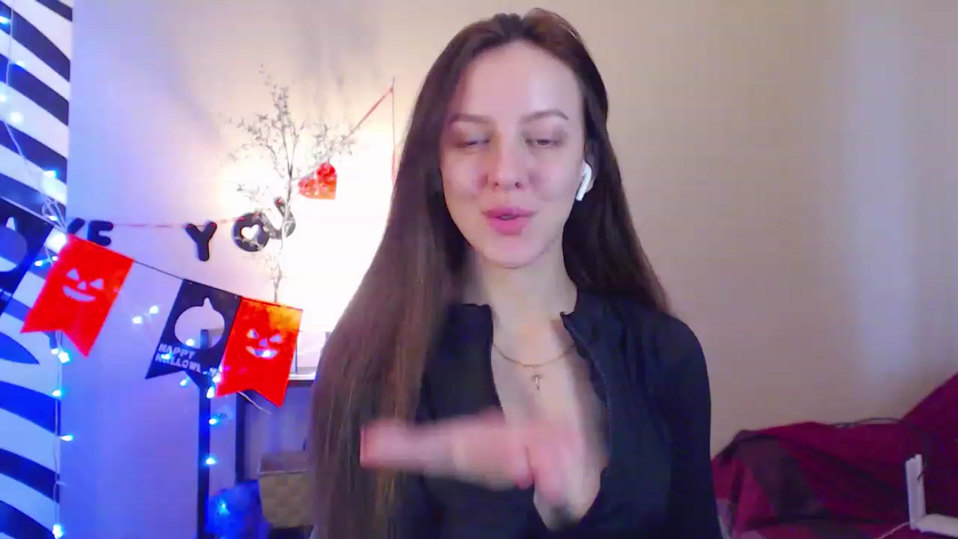 Gallery image thumbnail from HotAndSexyGi's myfreecams stream on, 12/12/2022, 12:00 image 18 of 20