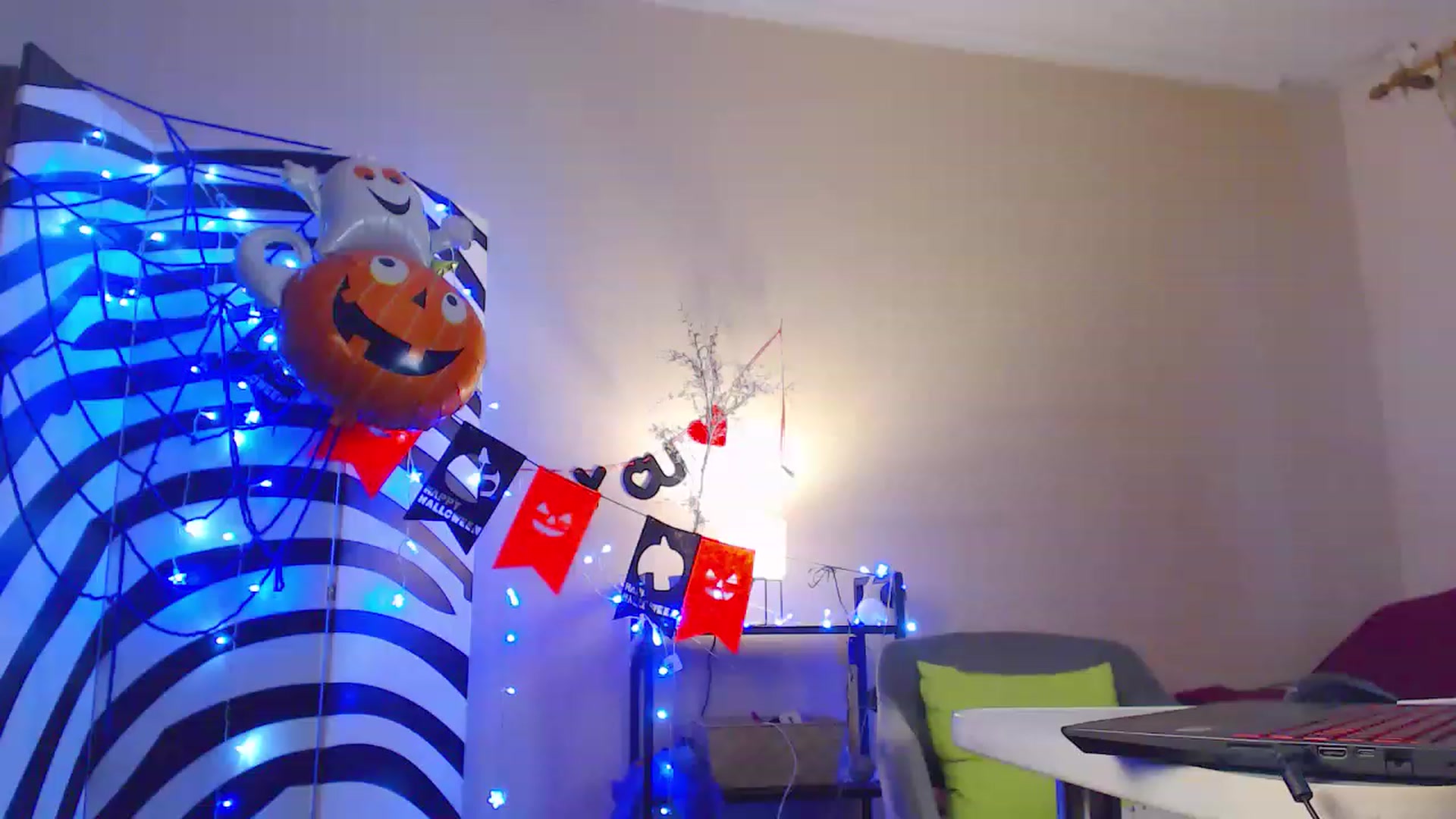 Gallery image thumbnail from HotAndSexyGi's myfreecams stream on, 12/12/2022, 13:14 image 1 of 20