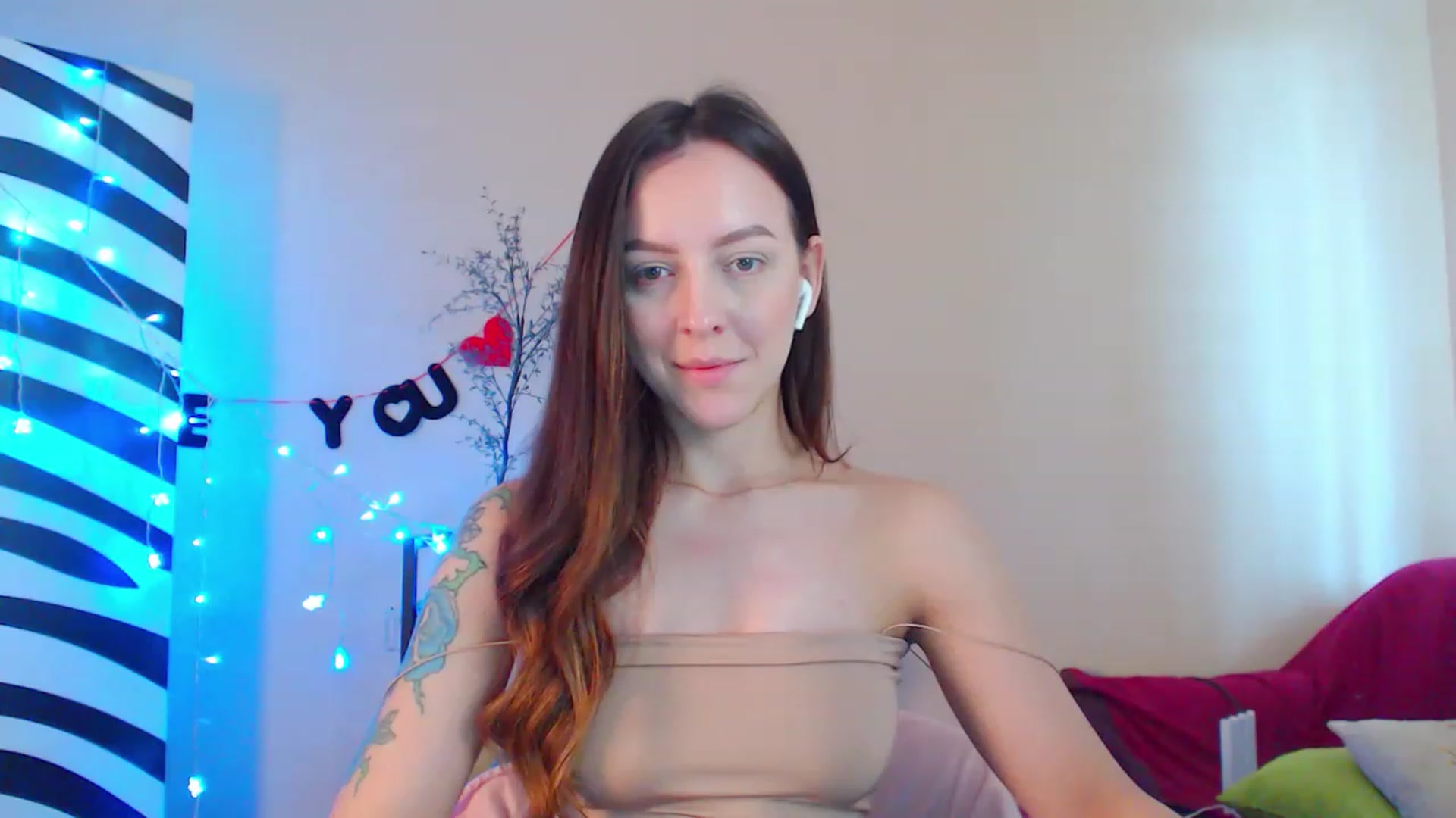 Gallery image thumbnail from HotAndSexyGi's myfreecams stream on, 04/13/2023, 13:22 image 6 of 20