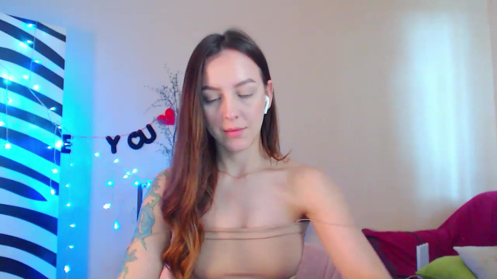 Gallery image thumbnail from HotAndSexyGi's myfreecams stream on, 04/13/2023, 13:22 image 11 of 20