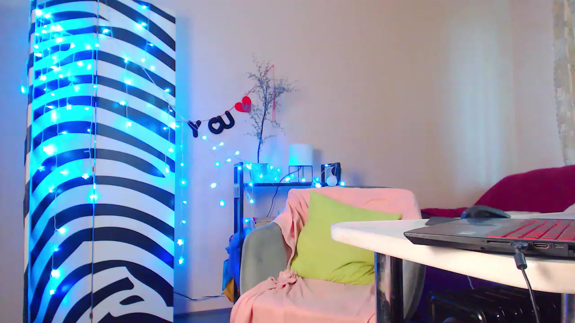 Gallery image thumbnail from HotAndSexyGi's myfreecams stream on, 04/20/2023, 13:20 image 18 of 20