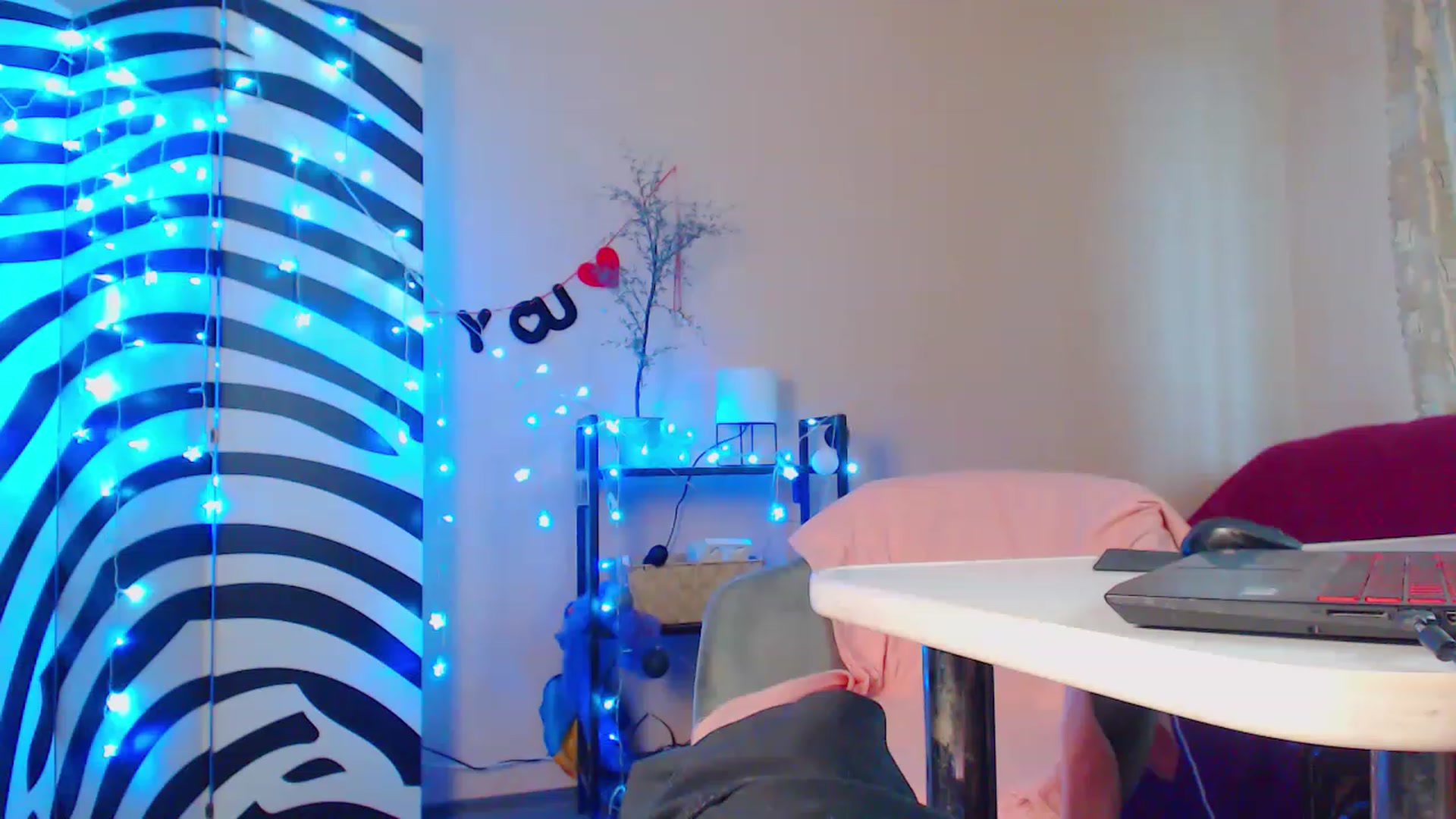 Gallery image thumbnail from HotAndSexyGi's myfreecams stream on, 04/21/2023, 13:51 image 19 of 20