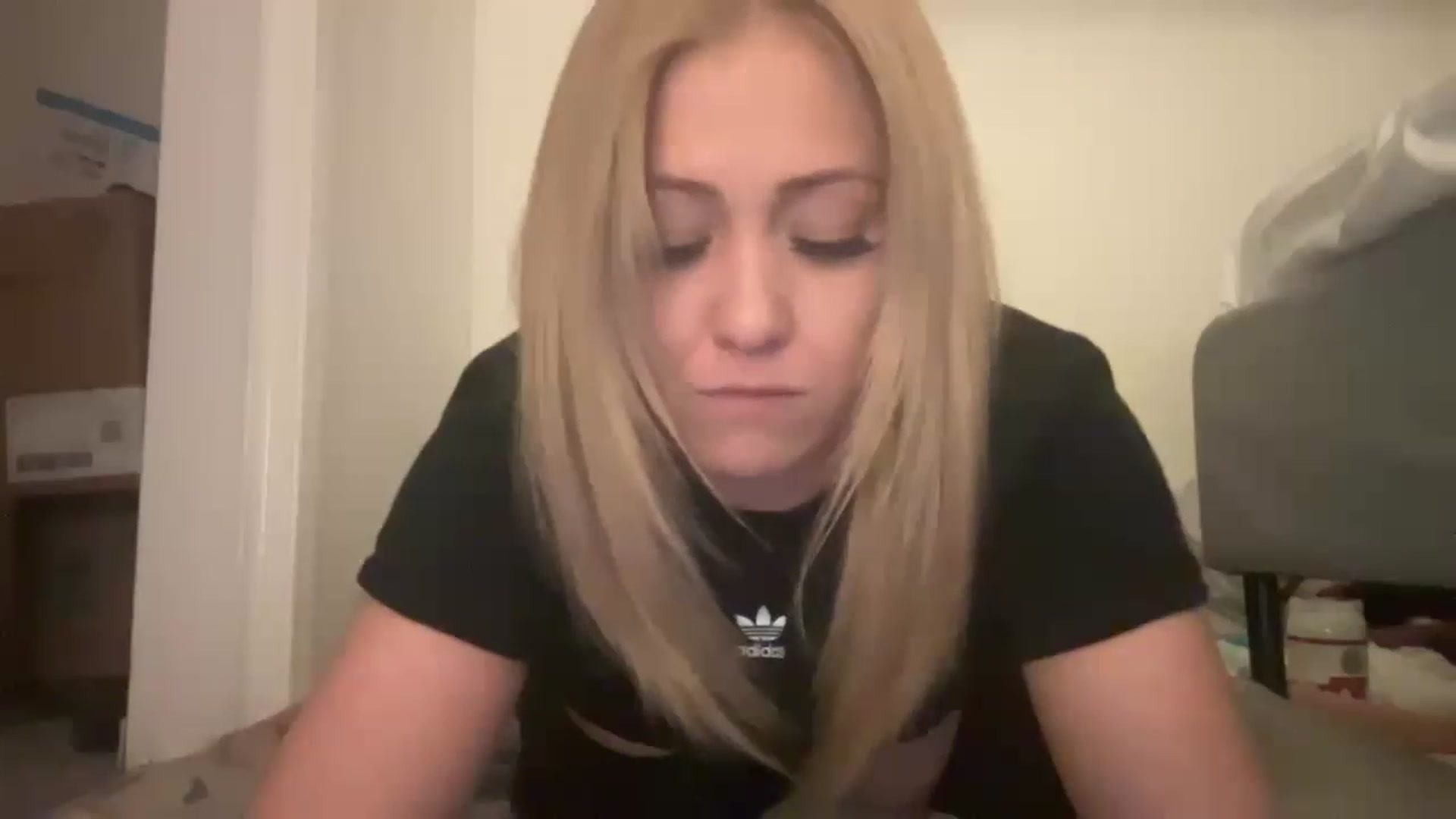 Gallery image thumbnail from HotBlondeSlut's myfreecams stream on, 11/21/2022, 09:00 image 11 of 20