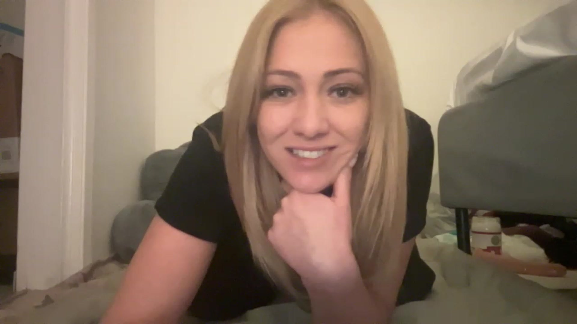 Gallery image thumbnail from HotBlondeSlut's myfreecams stream on, 11/21/2022, 09:58 image 12 of 20