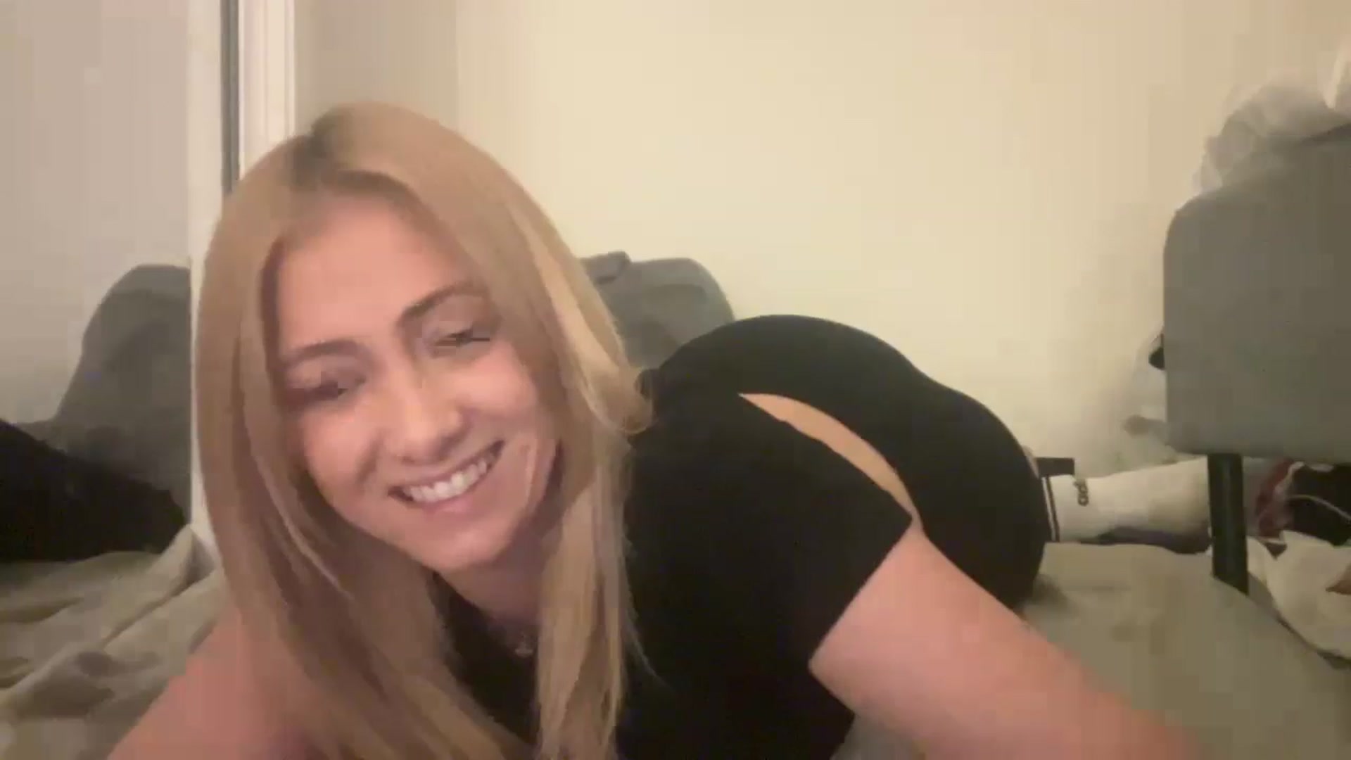 Gallery image thumbnail from HotBlondeSlut's myfreecams stream on, 11/23/2022, 09:26 image 10 of 20