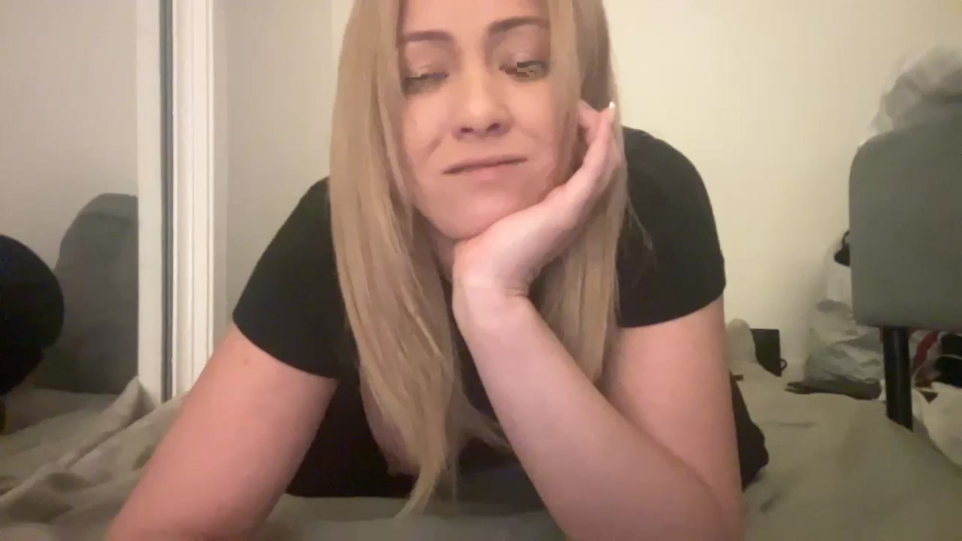 Gallery image thumbnail from HotBlondeSlut's myfreecams stream on, 11/23/2022, 09:26 image 4 of 20