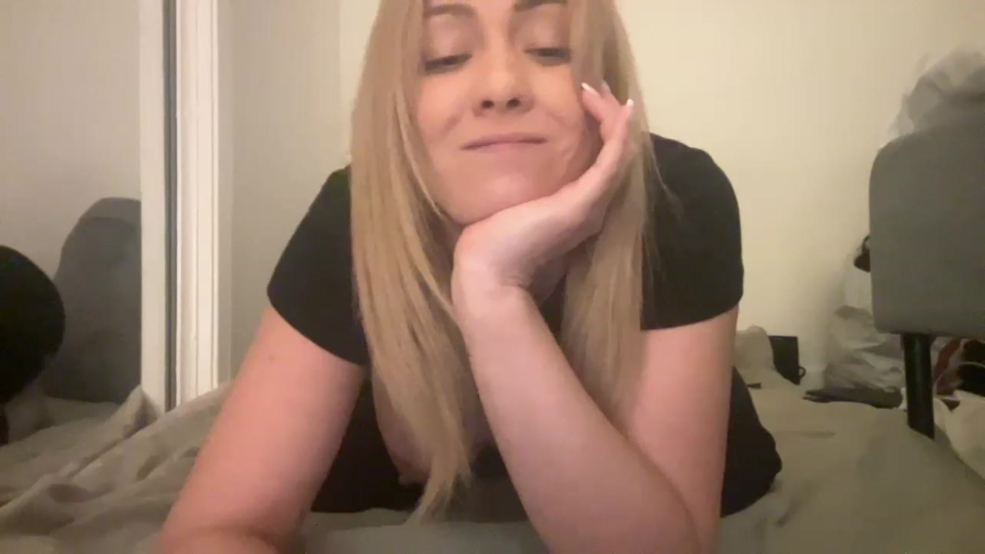 Gallery image thumbnail from HotBlondeSlut's myfreecams stream on, 11/23/2022, 09:26 image 7 of 20
