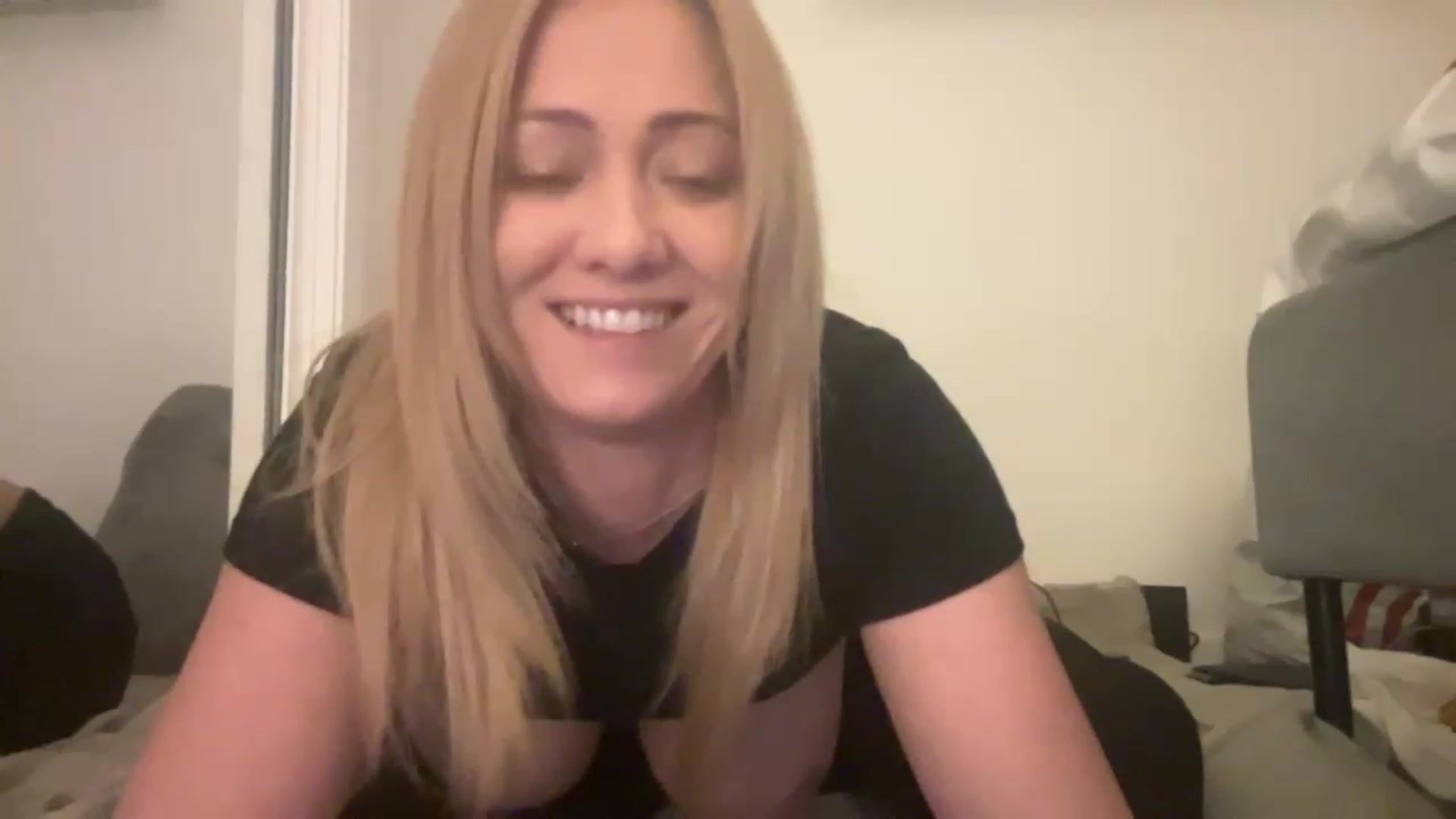 Gallery image thumbnail from HotBlondeSlut's myfreecams stream on, 11/23/2022, 10:19 image 11 of 20